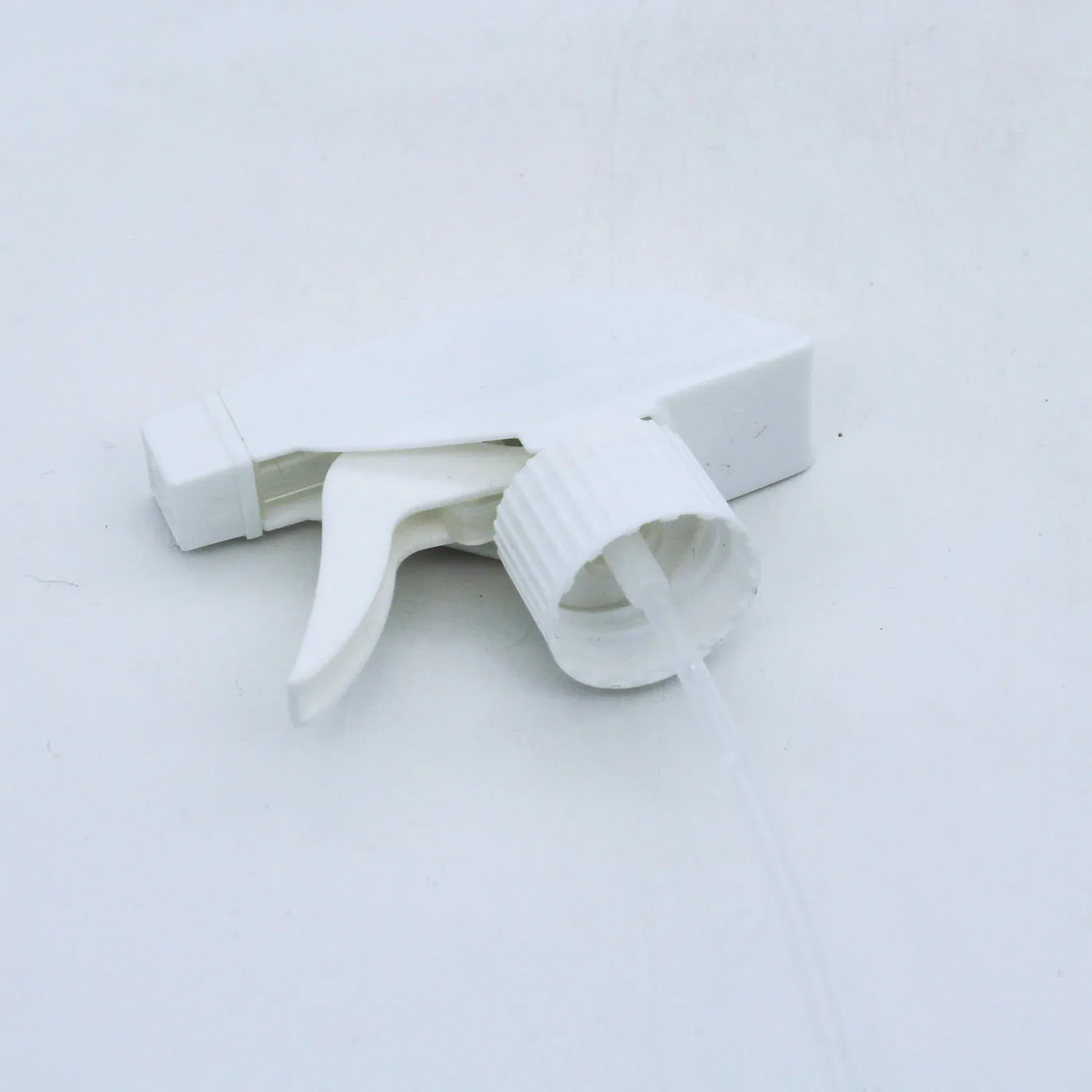 custom made leakproof 28/410 cosmetic bottle sprayer pump 28mm plastic white trigger spray