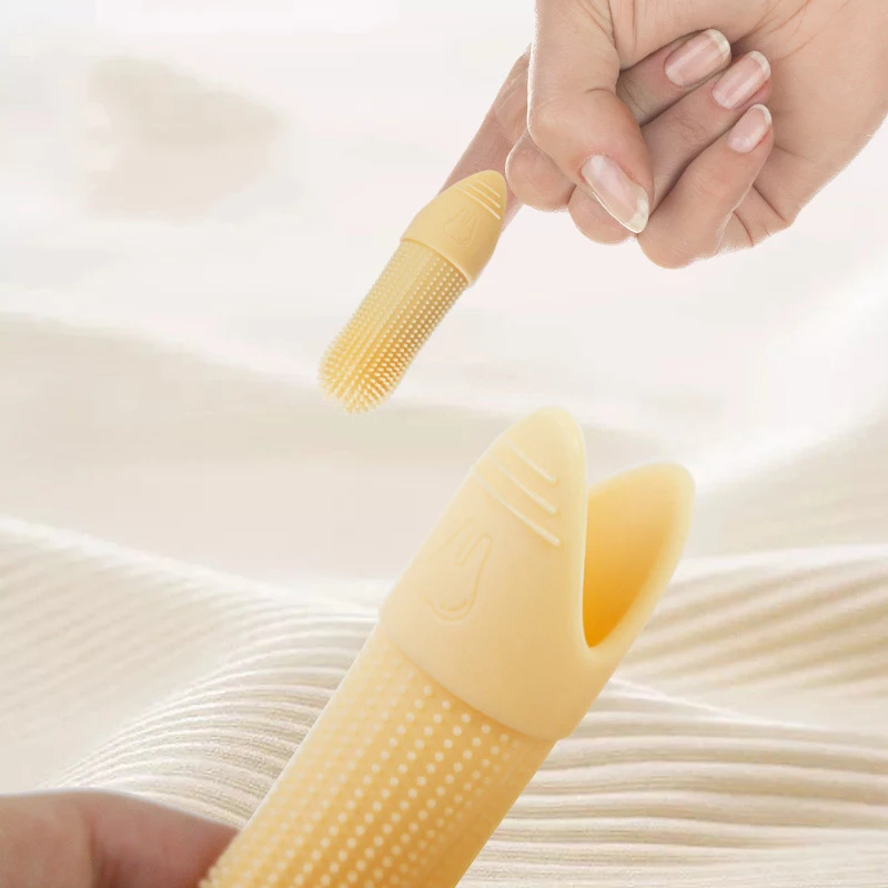 Good price soft durable 3 colors Anti-Bite 100% BPA-Free Silicone Pet Finger toothbrush For Dog Tooth Cleaning