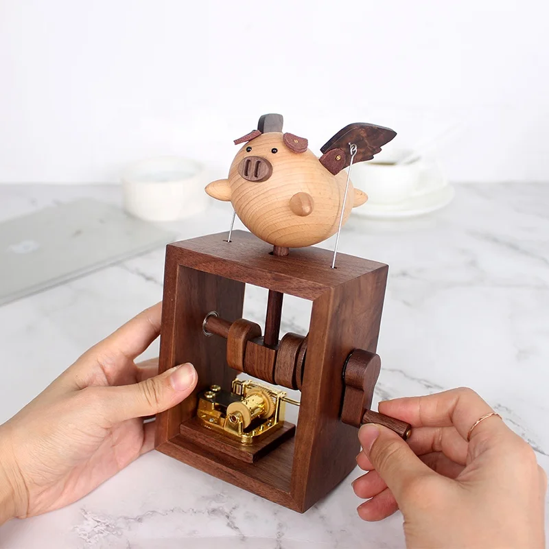 christmas gift hand crank music box toy gift for wooden little pig music box with Hand Cranked of animal ornamentt