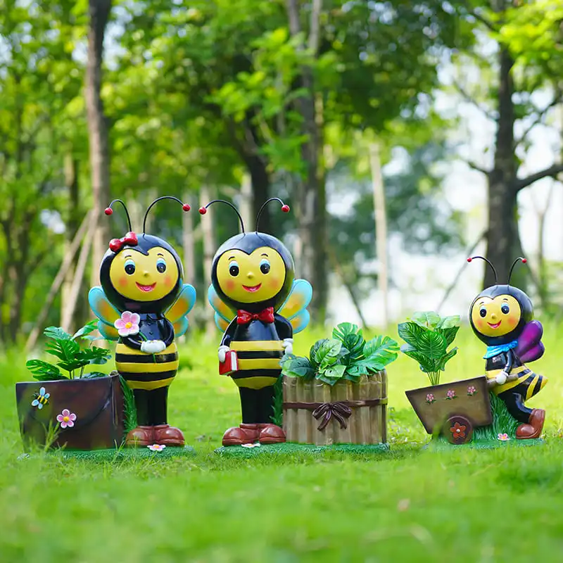 Cartoon Bee Flower Pot Sculpture FRP Outdoor Sales Office Garden Animal Ornaments in Park Scenic Area