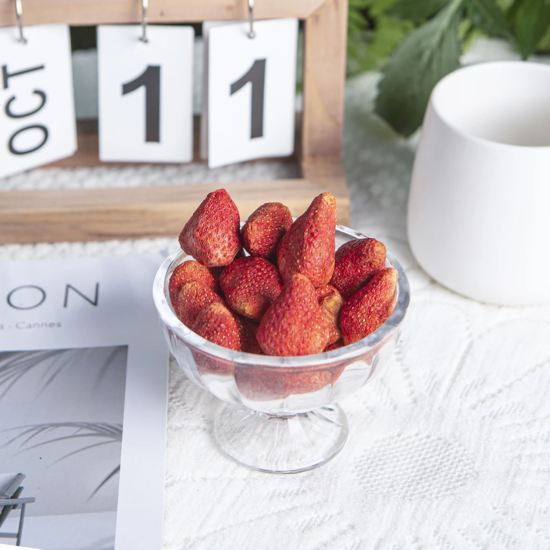 New Freeze Dried Fruit Snack 100% Natural  Freeze Dried Fruit Freeze Dried Strawberry Whole 25-35mm