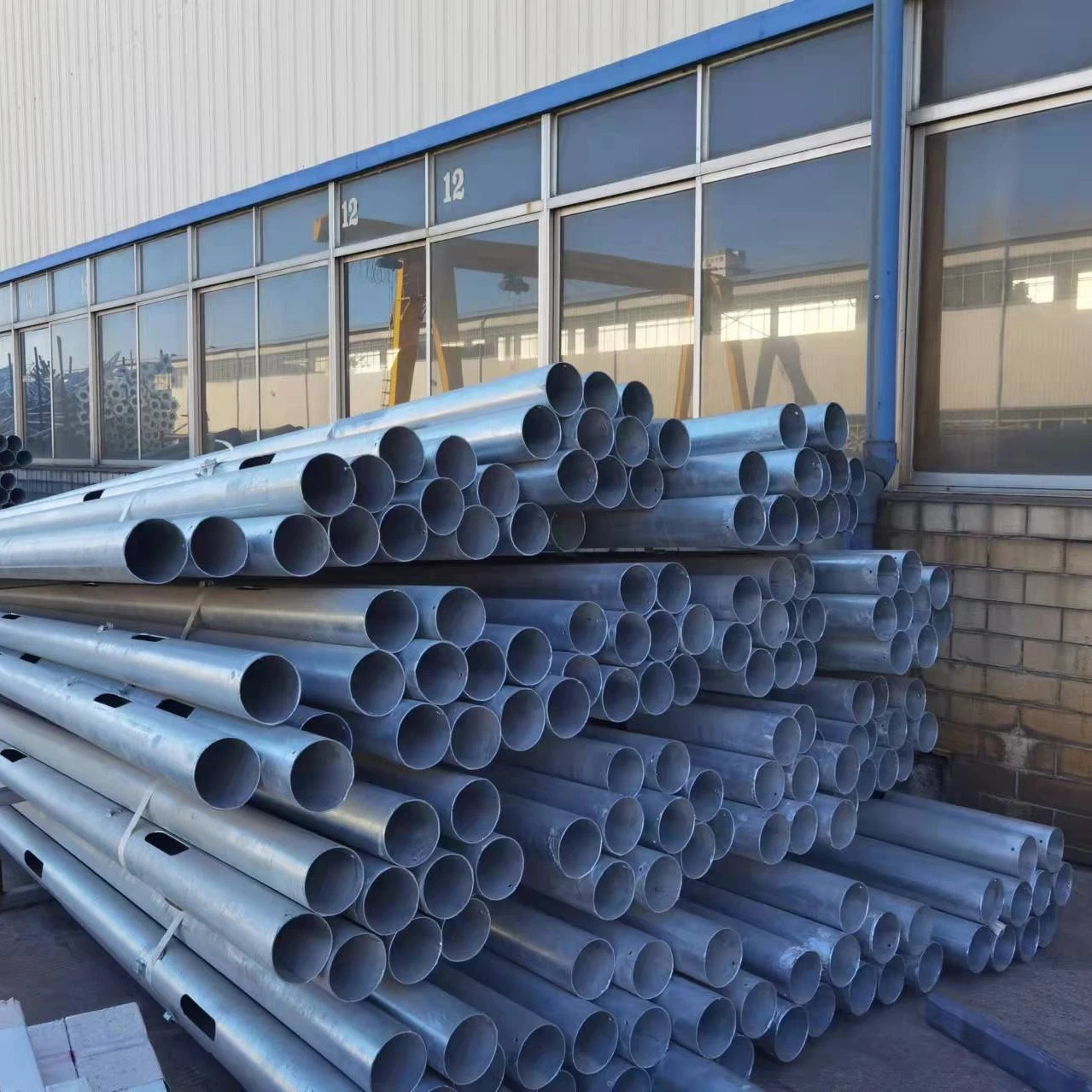 7.8m Q235 steel street light pole hot dip galvanized pole ready to ship