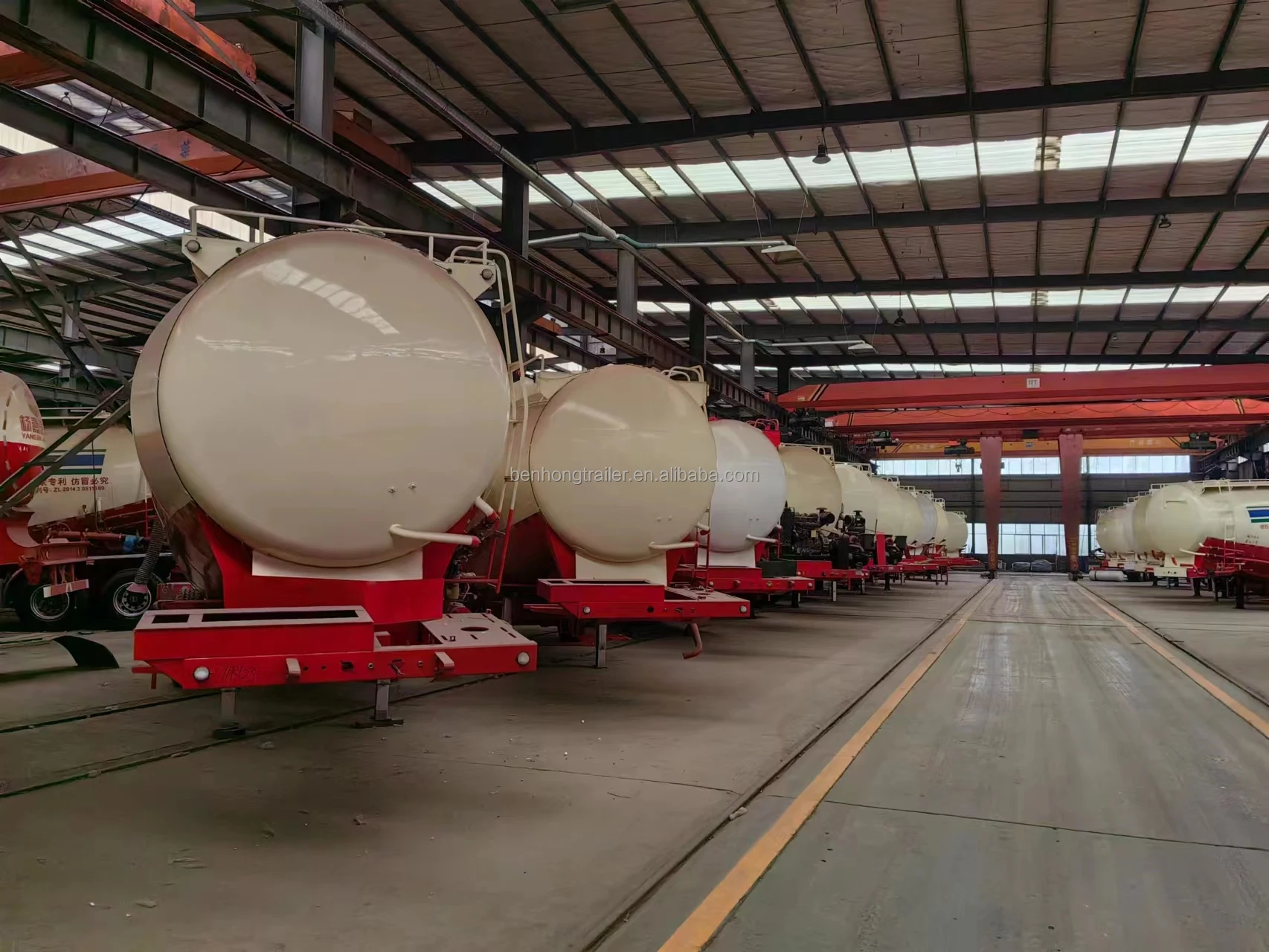 3 Axle 30/35/40/45cbm Bulk Cement/Fly Ash/Flour/Powder Material Transport Tank/Tanker Semi Trailer