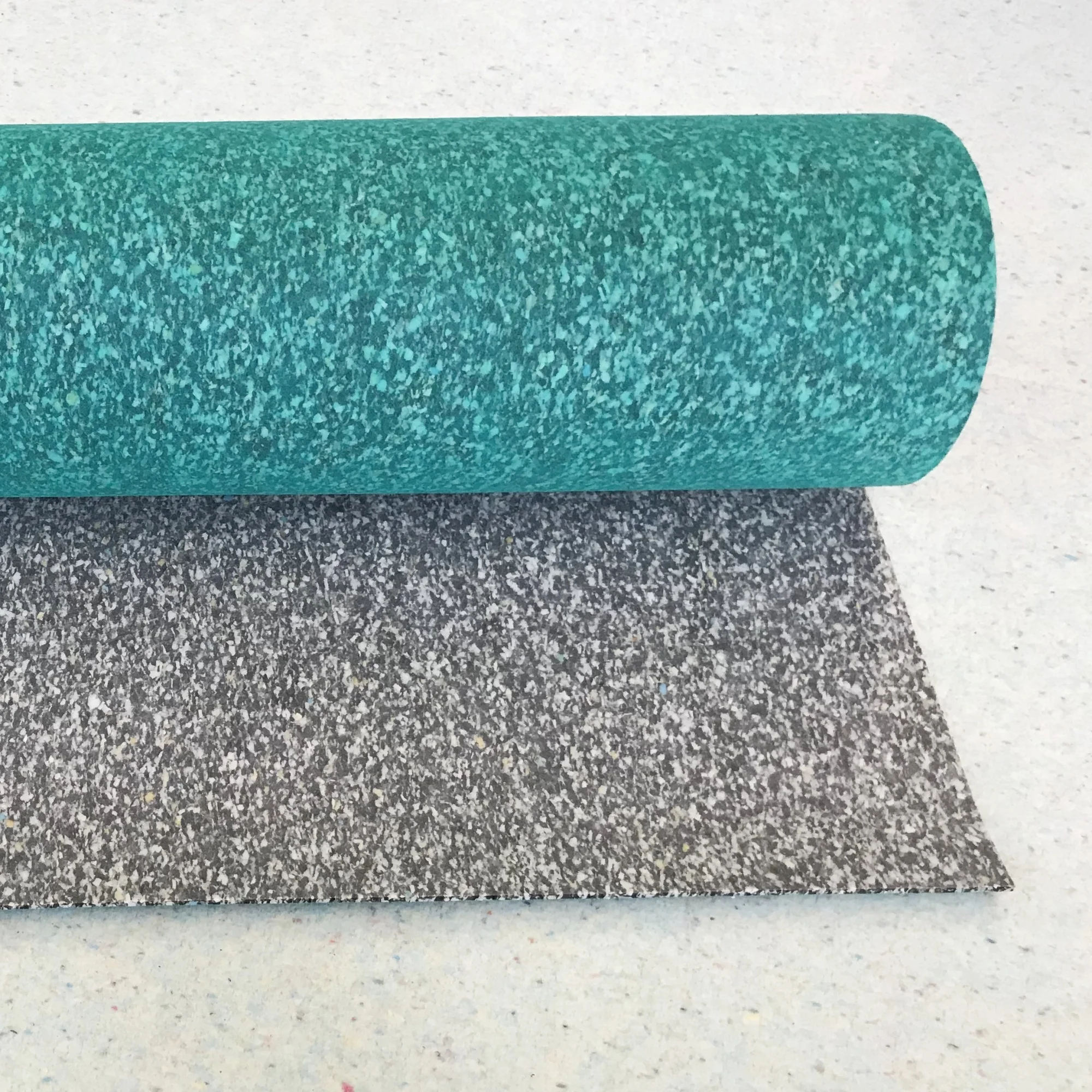 Soundproof non slip mat 9mm surface covered with PE film and non-woven fabric carpet underlay