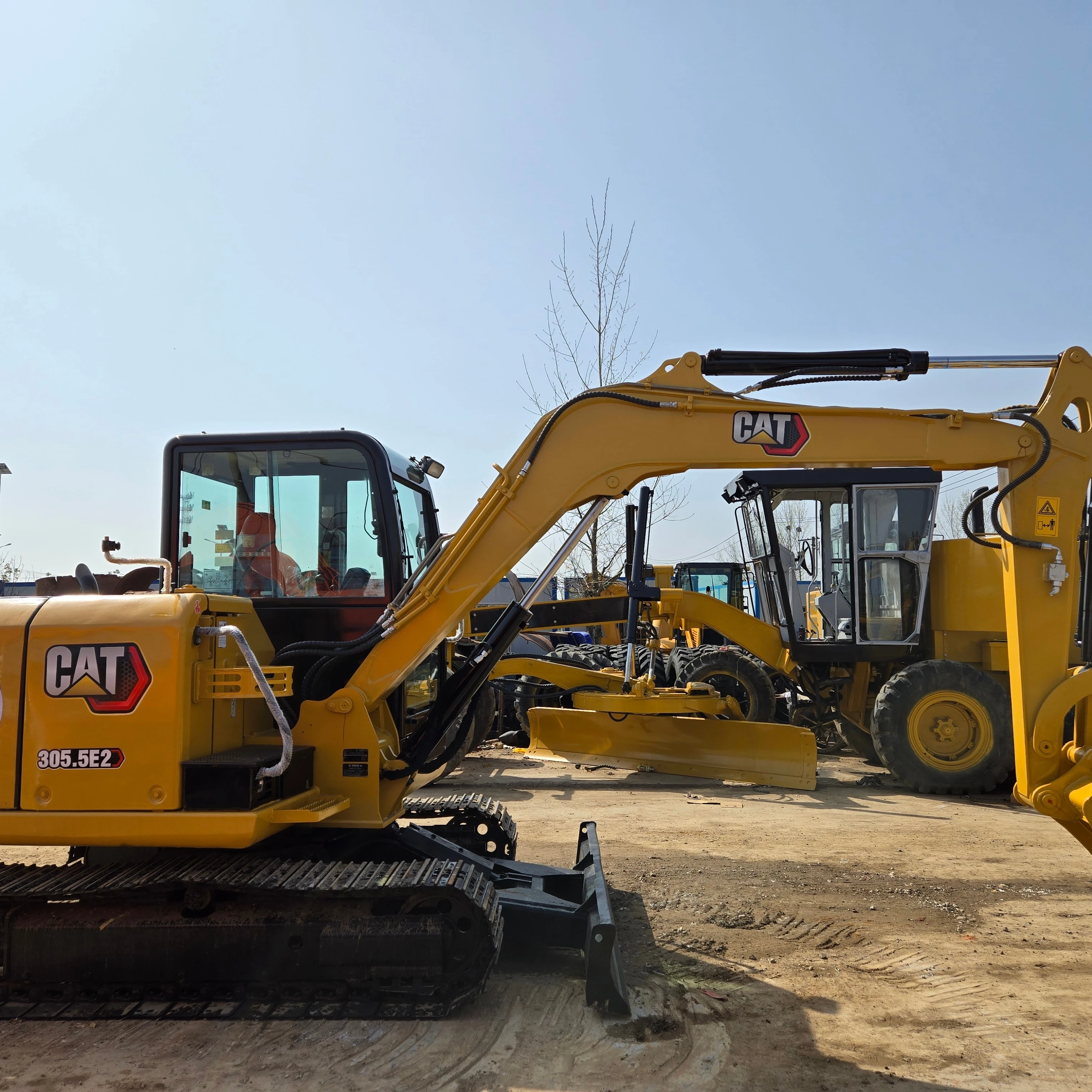 Высококачественный мини-экскаватор CAT 305.5E2 5 тонн с низким рабочим временем двигатель и насос модель Bobcat для продажи