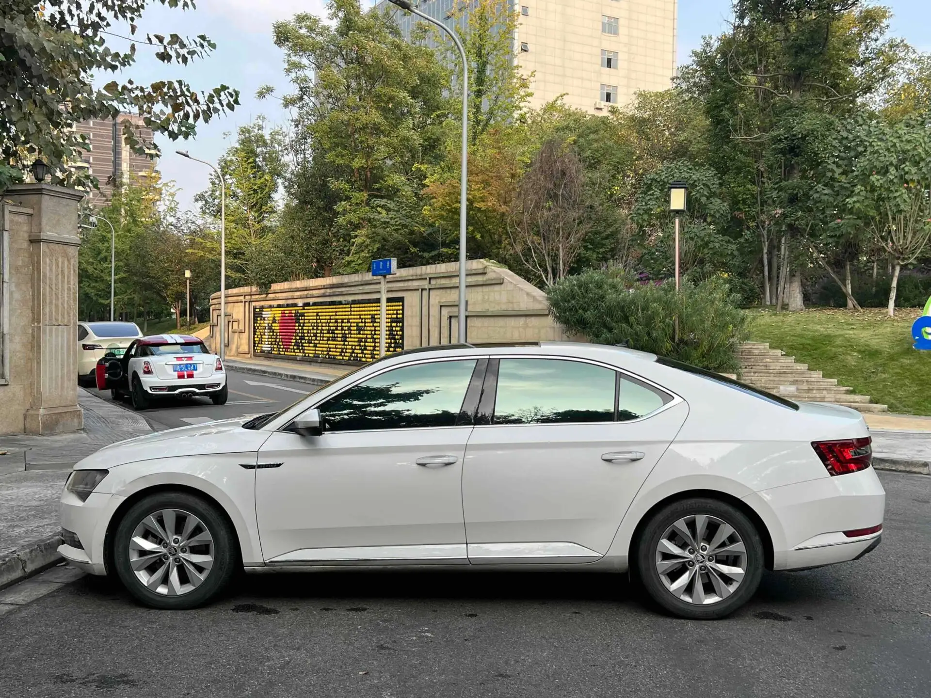most popular Volkswagen Skoda Superb 1.4T Midsize 2023 2024 Gasoline Car TSI280 DSG Skoda Superb china