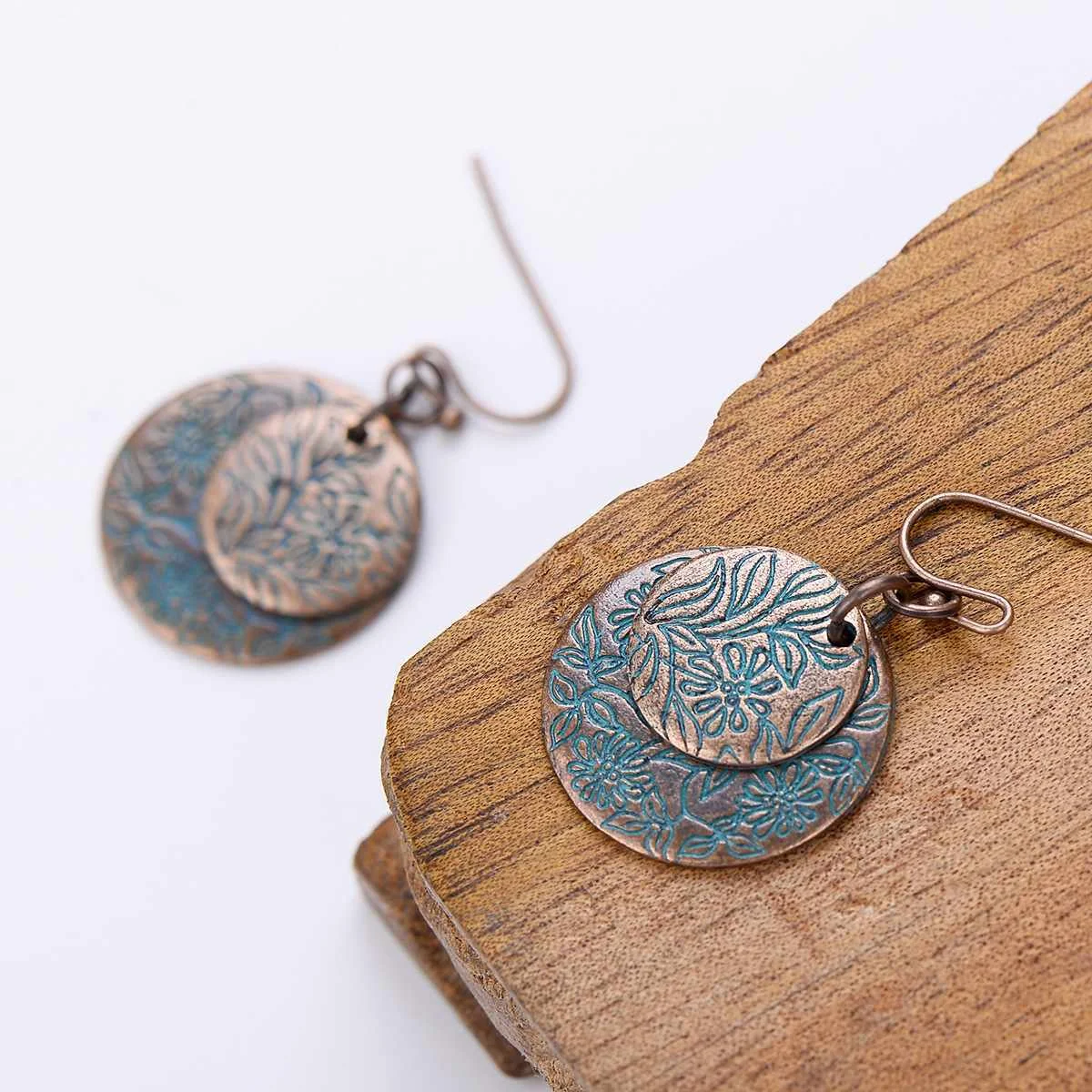 
Antique Quality Pure Copper Arch Dark Dense Fashionable Double Round Disc Interlocking Hanging Design Earrings Street Fashion Me 