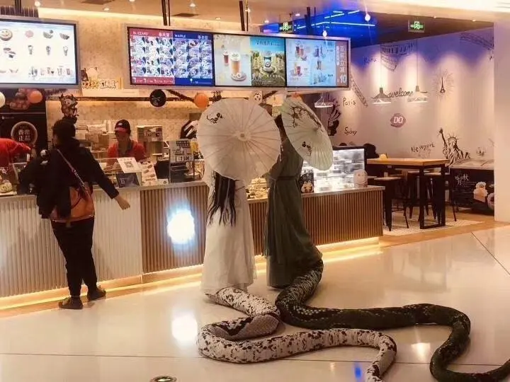 Потолочный FHD Digital Signage реклама видео изображения плеер экран ЖК-дисплей легко работать многоязычный с программным обеспечением CMS