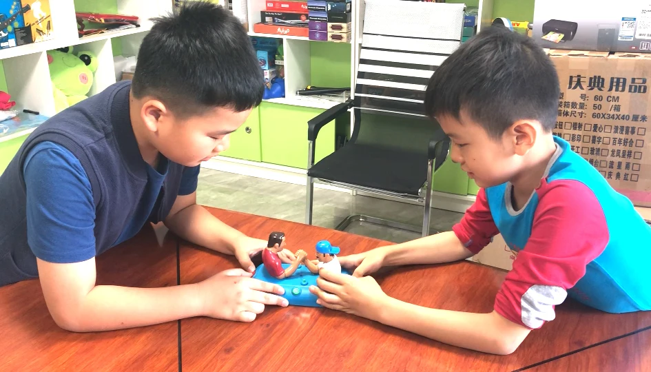 2020 latest new funny electronic Simulation battle game toys action figure for family parent-child interactive