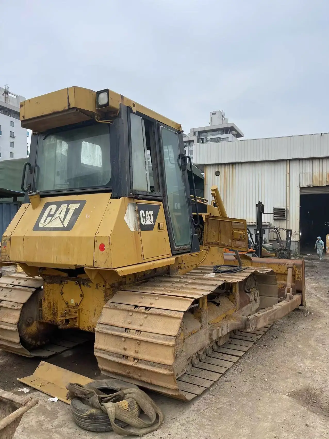 Бывший в употреблении оригинальный японский бульдозер cat D6g