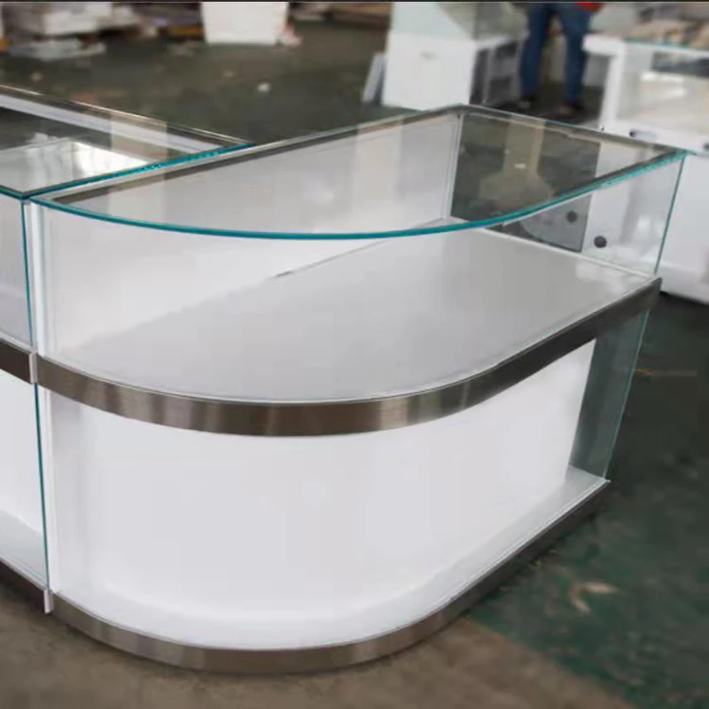 Заводская изготовленная на заказ стеклянная косметическая витрина со светодиодным освещением Большой Угловой шкаф металлический счетчик для телефона