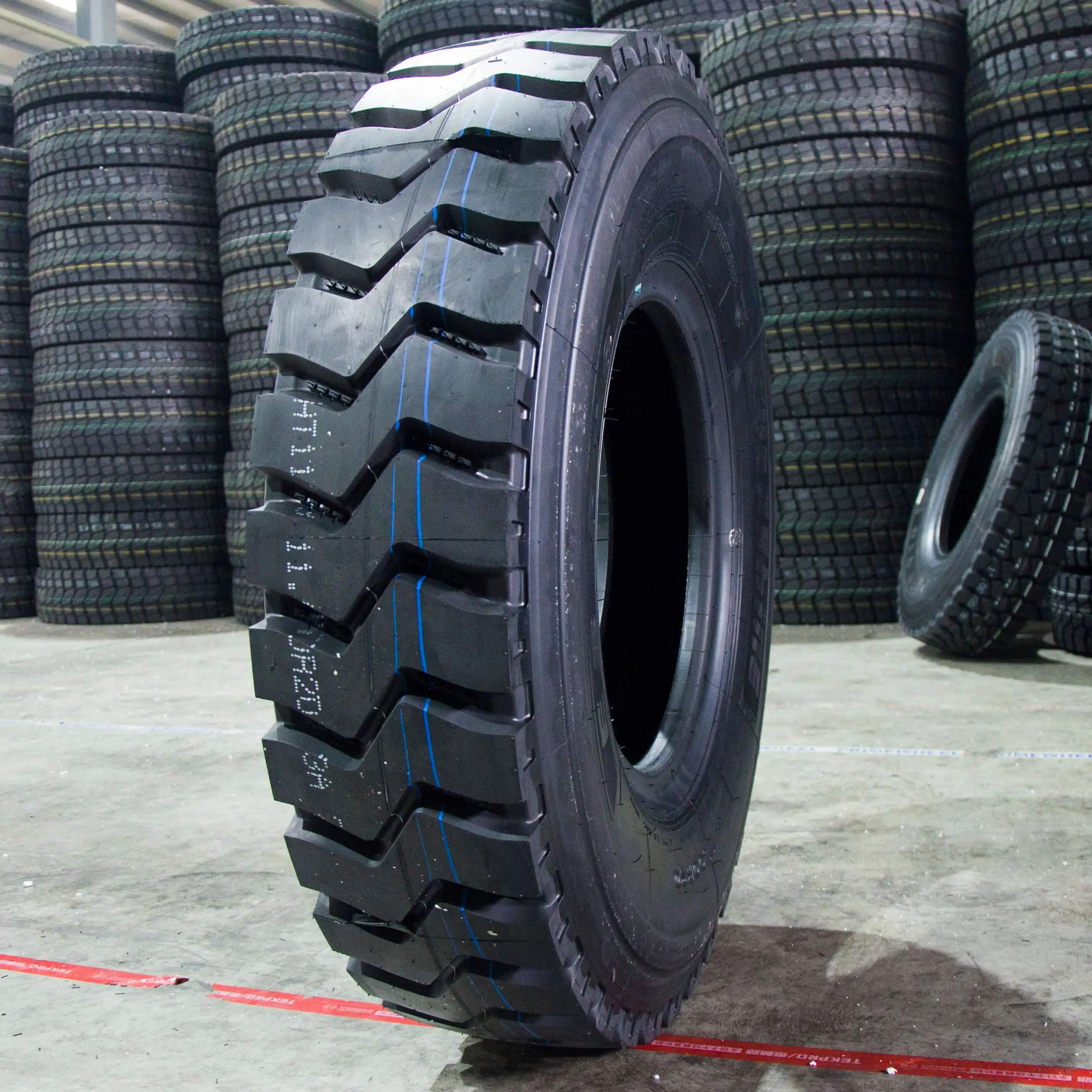 825 16 9.00r20 heavy truck tire price