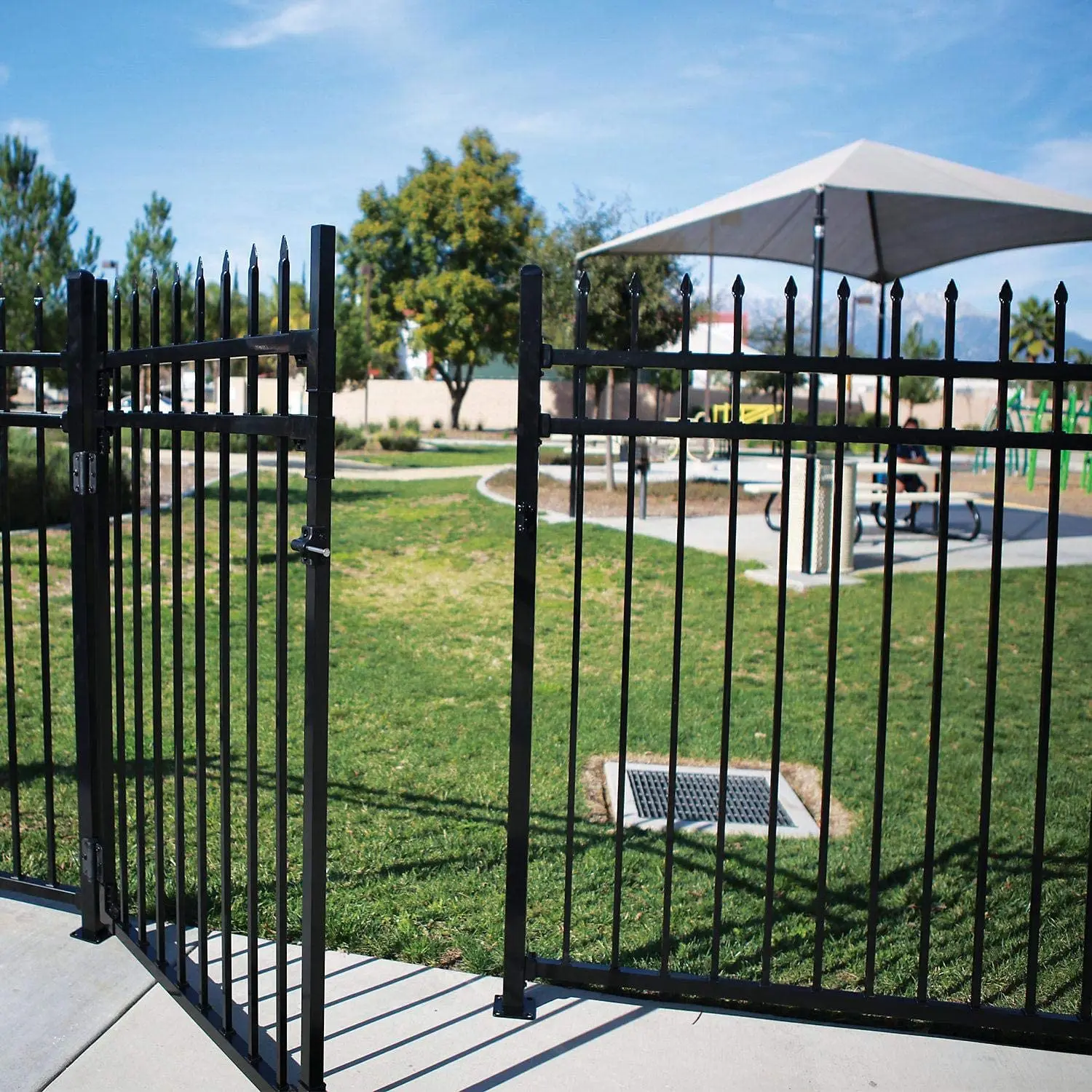 Modern house ornaments driveway double door welded wrought iron garden gate