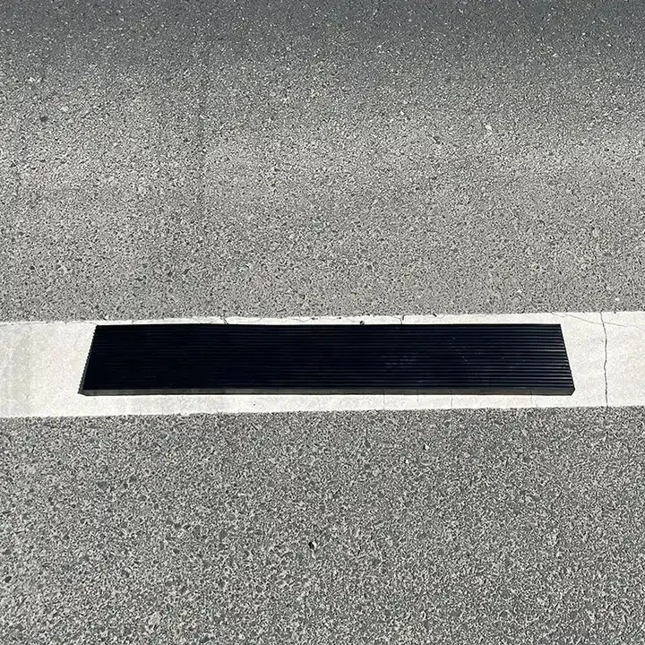 900*140*15mm Hot Selling Traffic Road Door Floor Anti-Pressure Rubber Safety Kerb Ramp