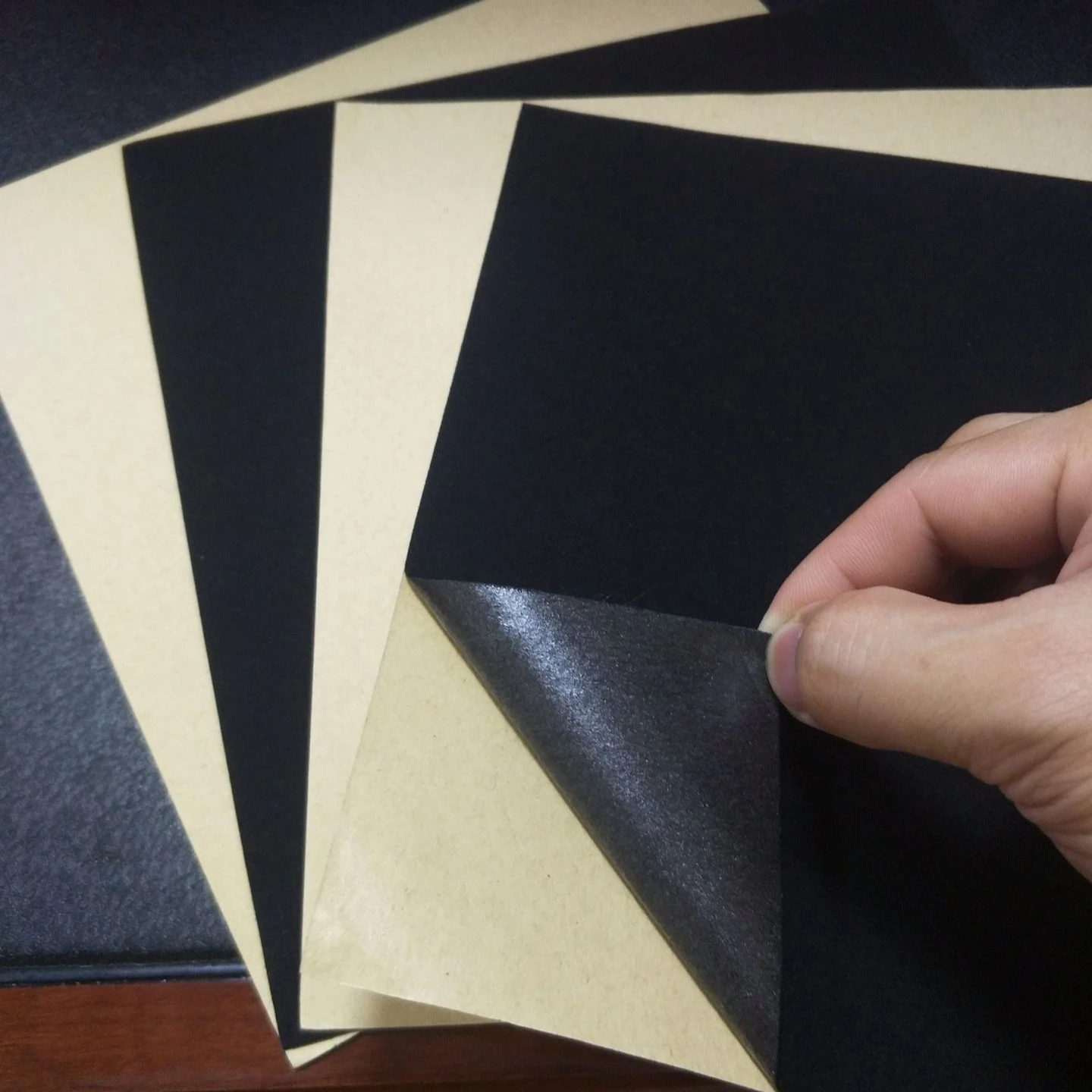 Лидер продаж Amazon 2022, модная флокирующая самоклеящаяся черная бархатная ткань, бумага для украшений, флокирующая бумага