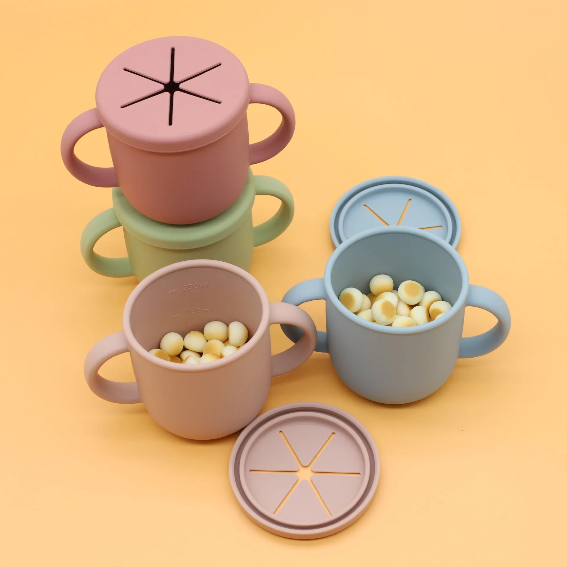 Food grade silicone baby snack cup 2021 Amazon new fashion toddler no spill to go snack cup for children