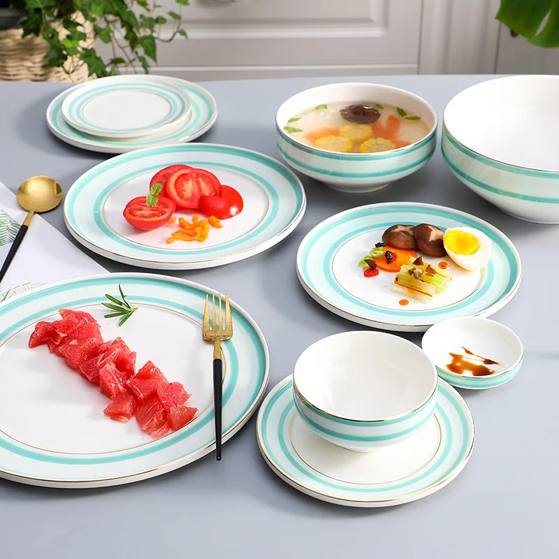 Wholesale bone china dinner set fine porcelain plate and bowls with gold rim dinner set