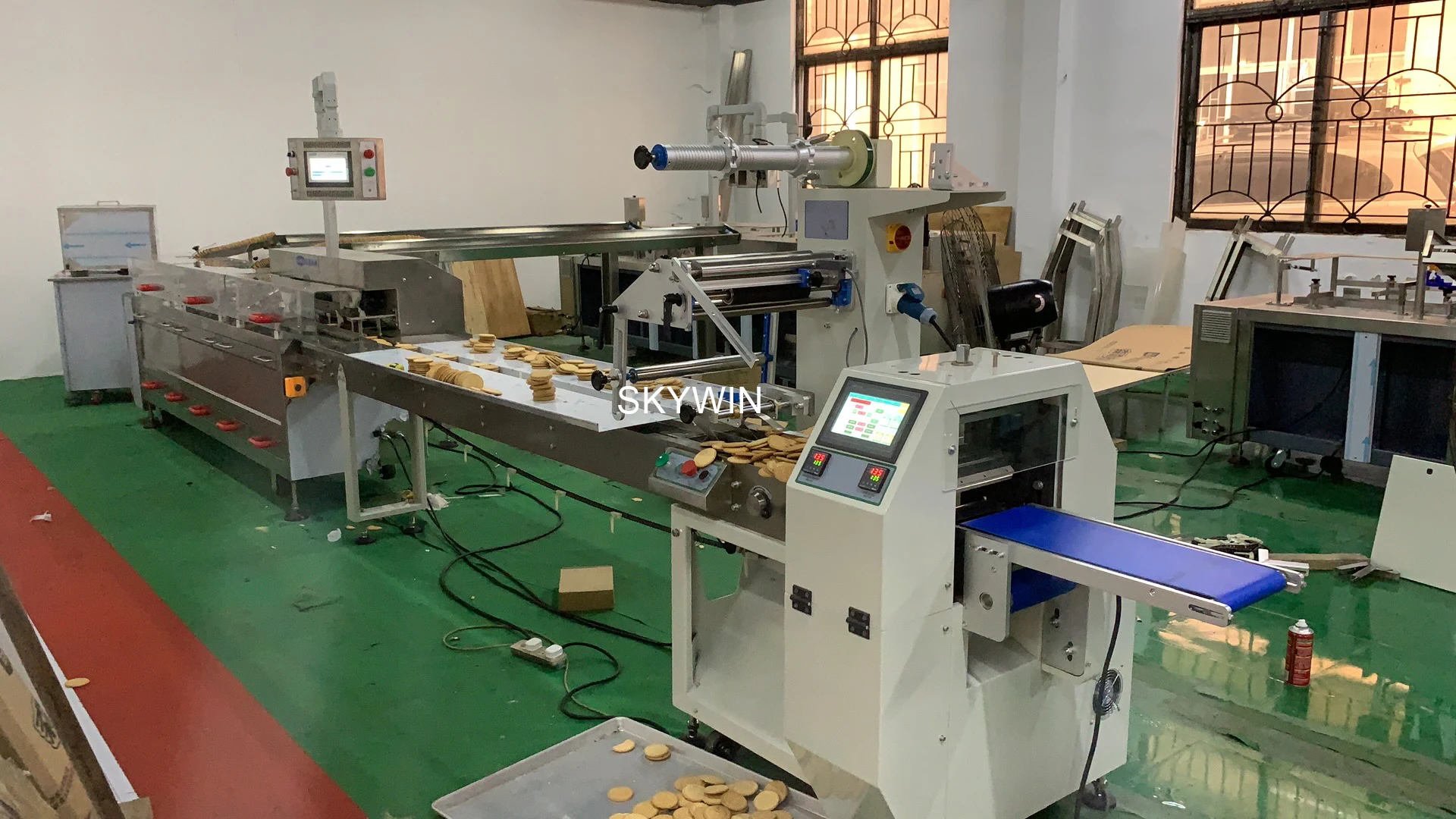 Skywin Hard And Soft Biscuit Automatic Sandwich Making Machine With Package Machine