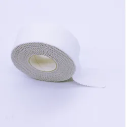 25mm*13.7M Amazon hot sale Medical adhesive zinc oxide tapes ,sports rigid tapes for boxing and weightlifting Premium