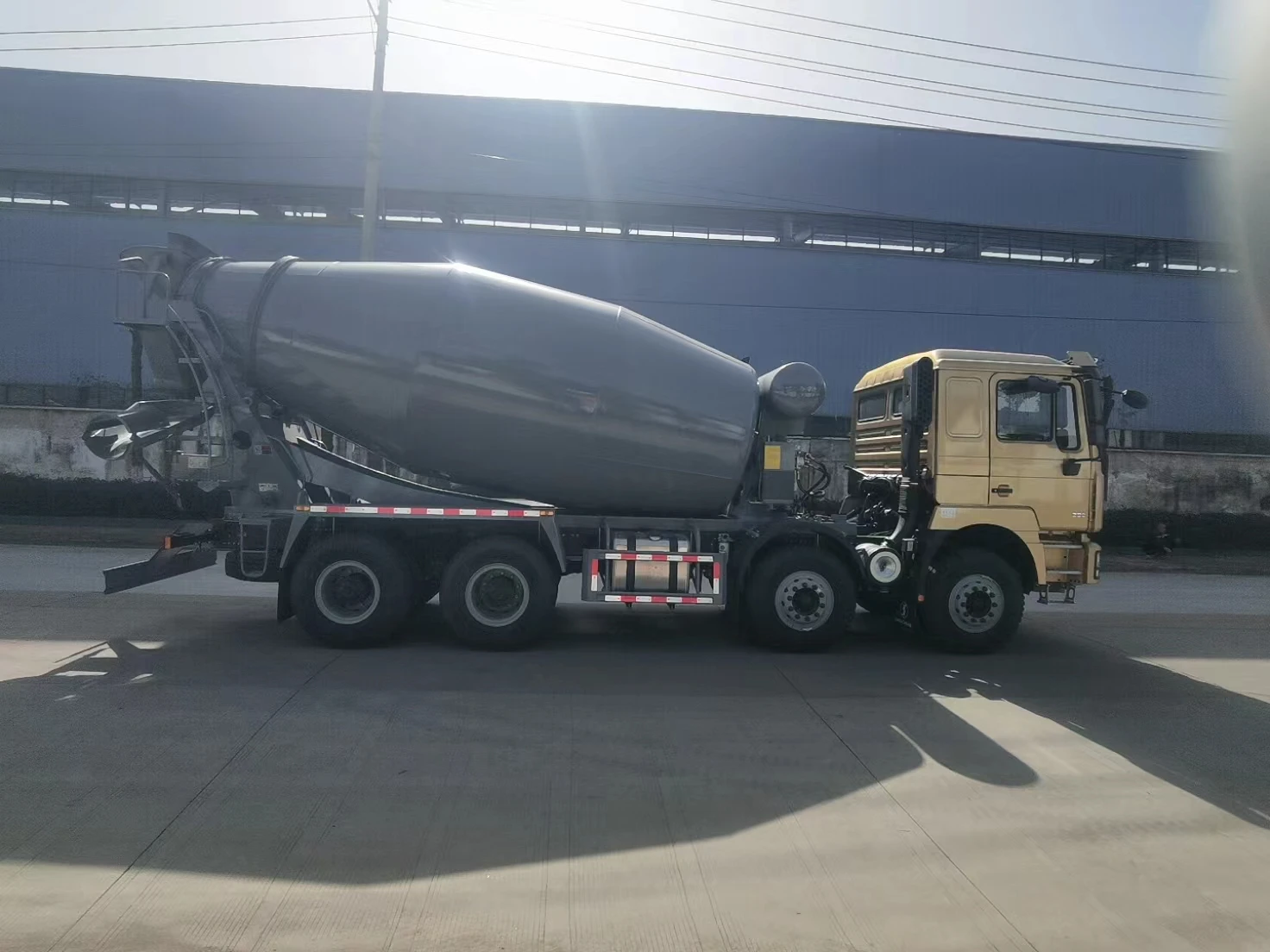 Best Priced Large 14 Cubic Meter Mobile Self Loading Concrete Mixer Truck for Construction Purposes