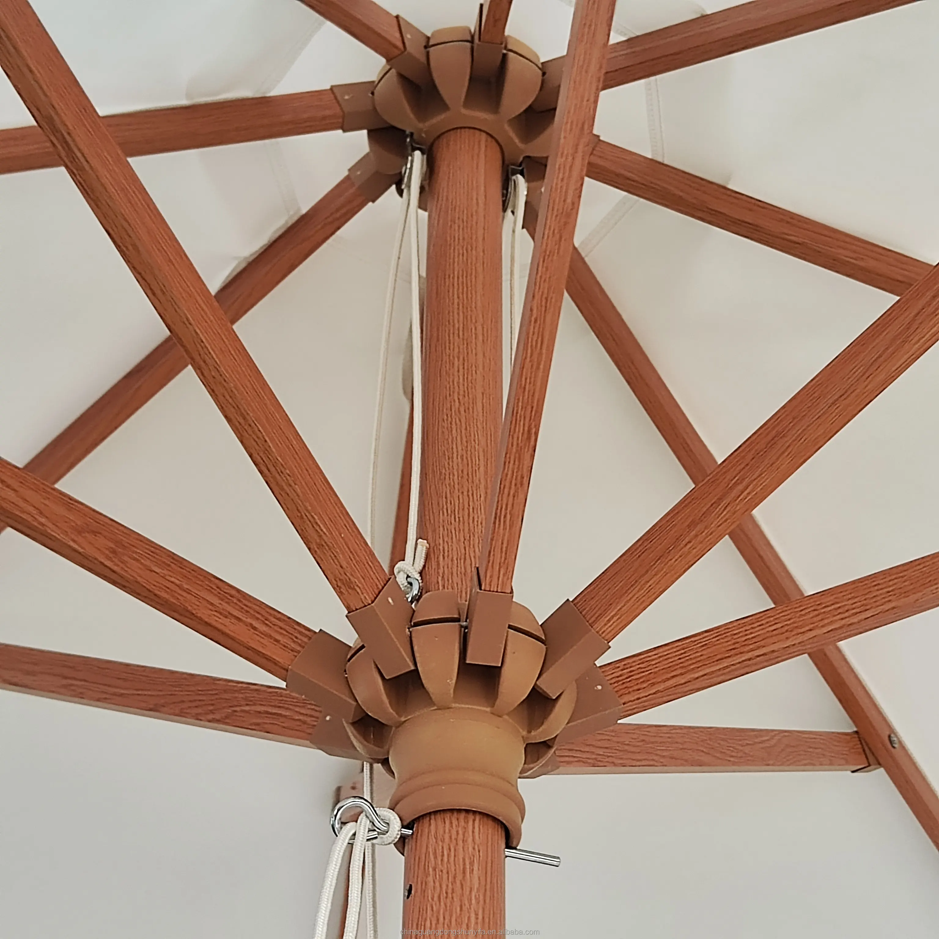 2.7M wooden center pole outdoor umbrella color customized for restaurant,beach,garden furniture parasol