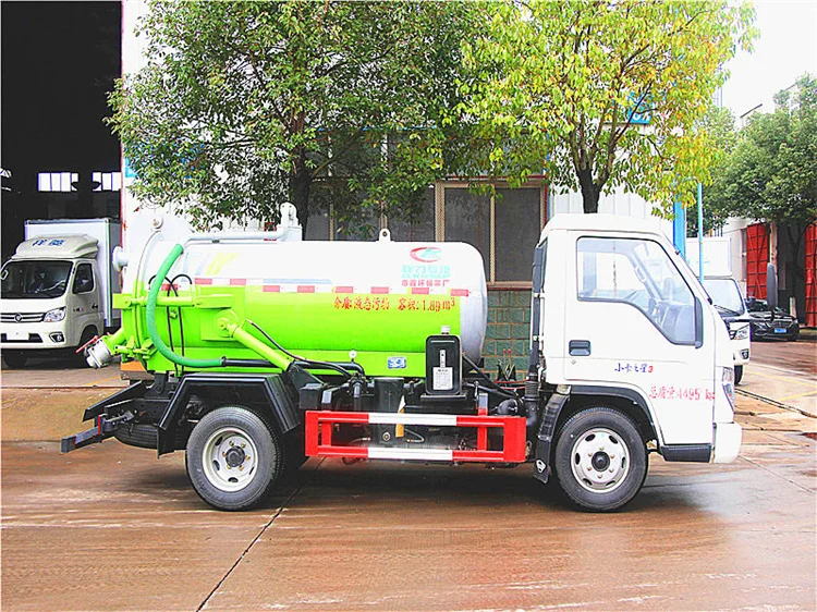 Fukuda Brand  Diesel Sewage Suction Cleaning Truck with Manual Transmission 4x2 Drive Vacuum Pump for Septic Tank Cleaning