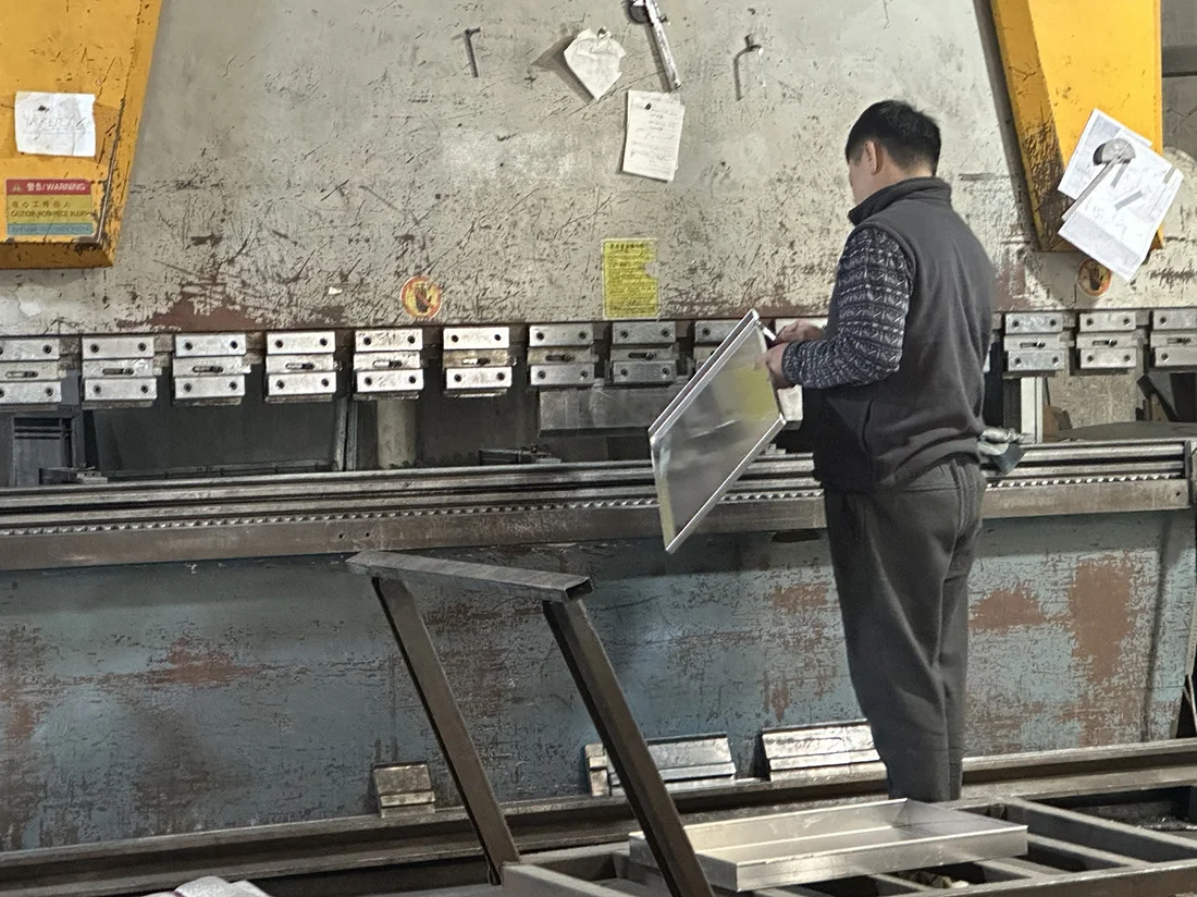 Customized 304 stainless steel plate rectangular Perforated  tray with edge for drying frying