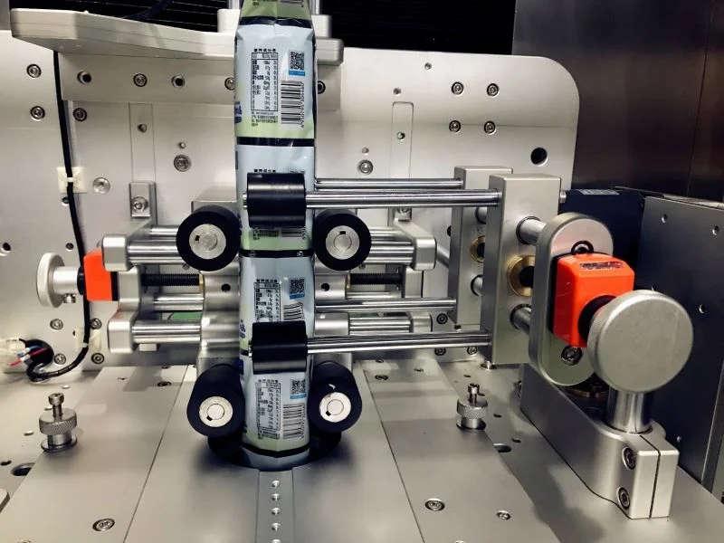 OEM Cosmetic Lndustry Cap Shrink Sleeve Labeling Machine Round Square Flat Pet Bottle Automatic Operation Cartons Packaging Type