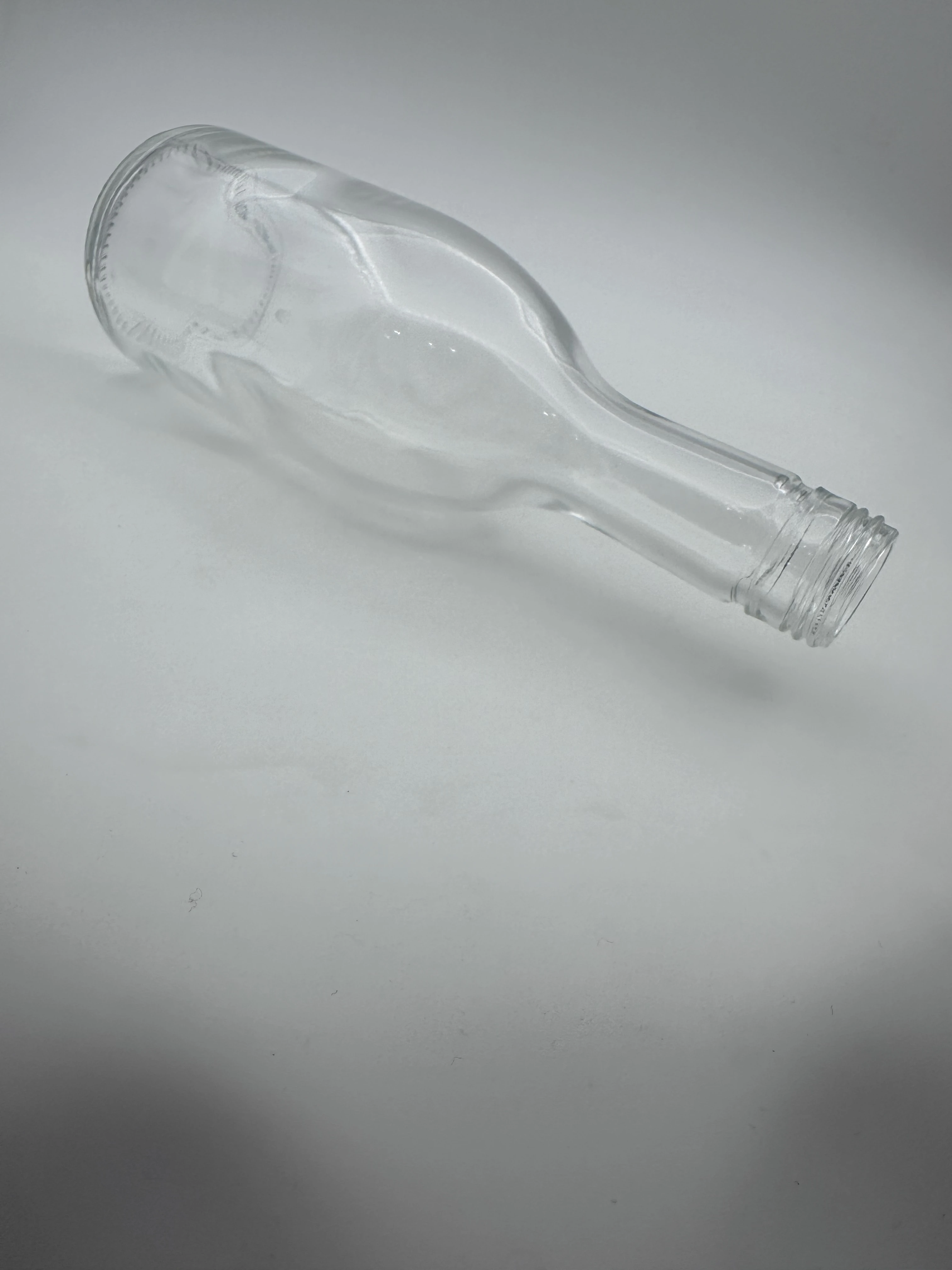 750ml Reusable Clear Champagne Sparkling Mineral Water Bottle Glass Wine Bottle With Screw Cap