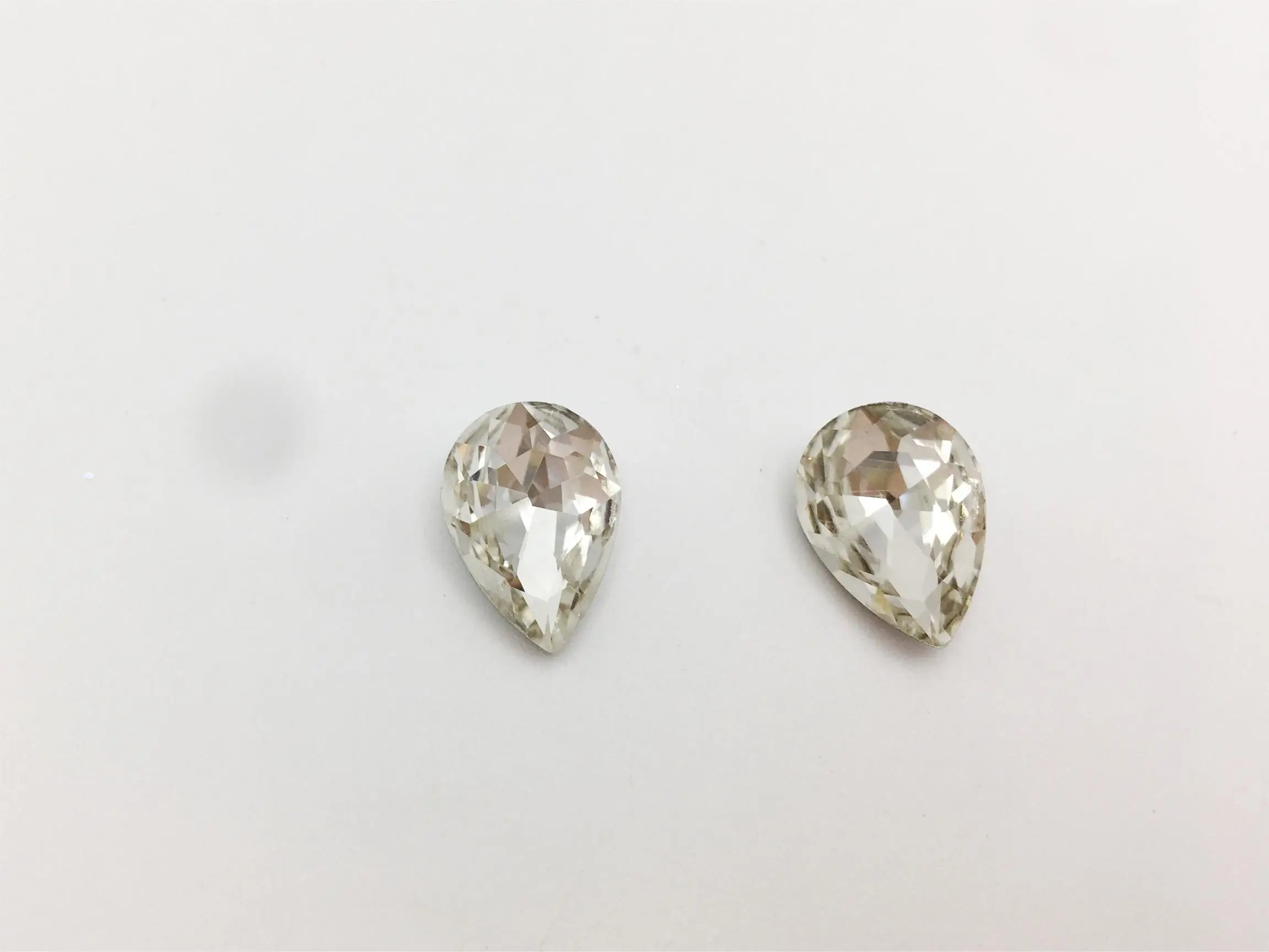 Wholesale DIY transparent glass rhinestone 18 * 25 white dot backed shoes, clothing, luggage, flower pointed bottom glue