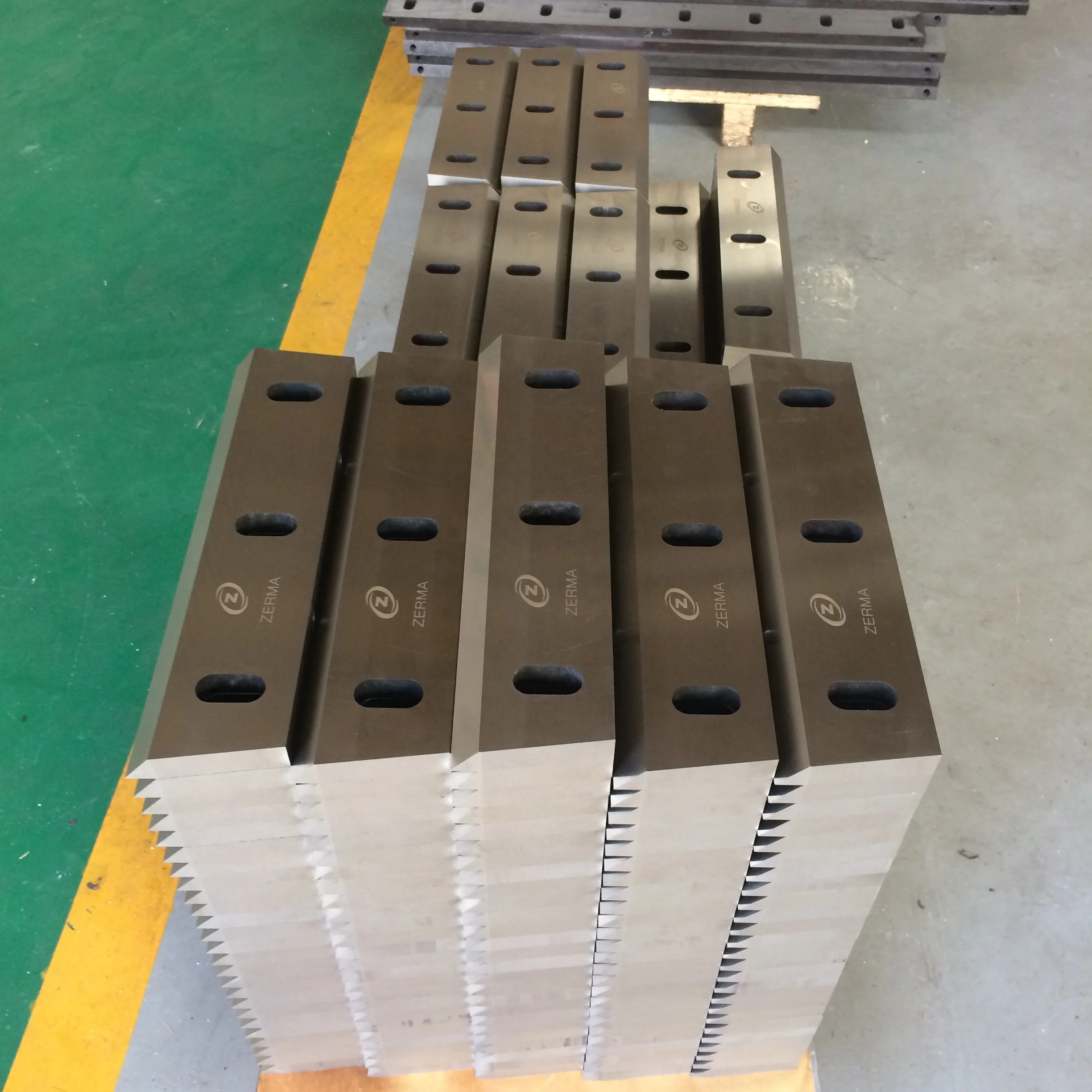 Customized service made in China crusher blade for plastic recycling machine