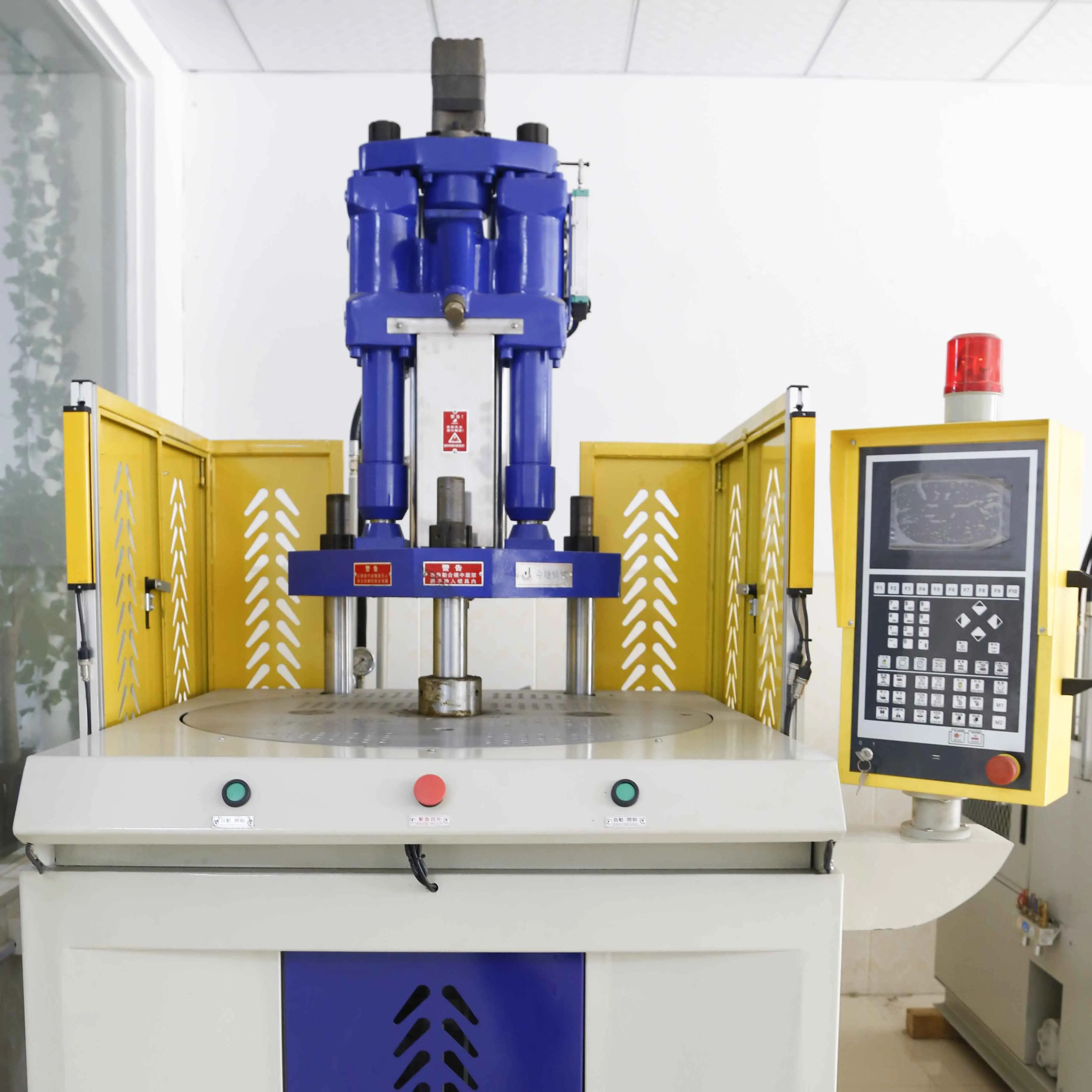 Vertical plug injection molding making machine made in China