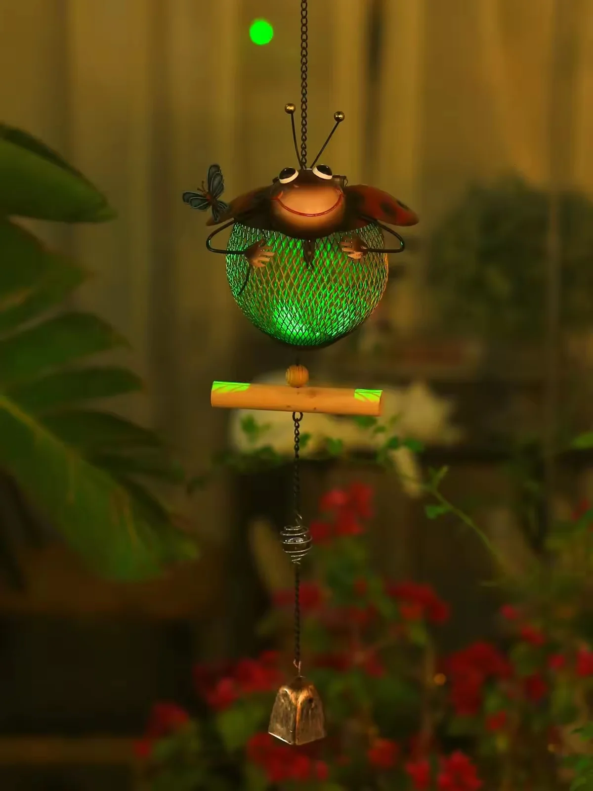 WILDMX Ladybug Shape Bird Feeder Cute Animal Garden Ornament Squirrel-proof Bird Feeder Decorative Garden Gift for Bird Lovers