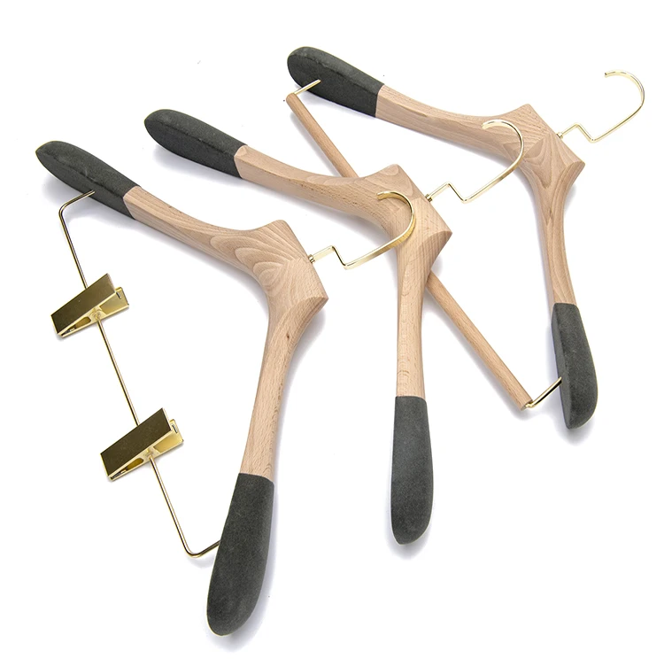 Inspring Luxury Premium Custom Cloths Hanger With Velvet Wide Shoulder Wooden Hangers For Boutique wood clothes hanger