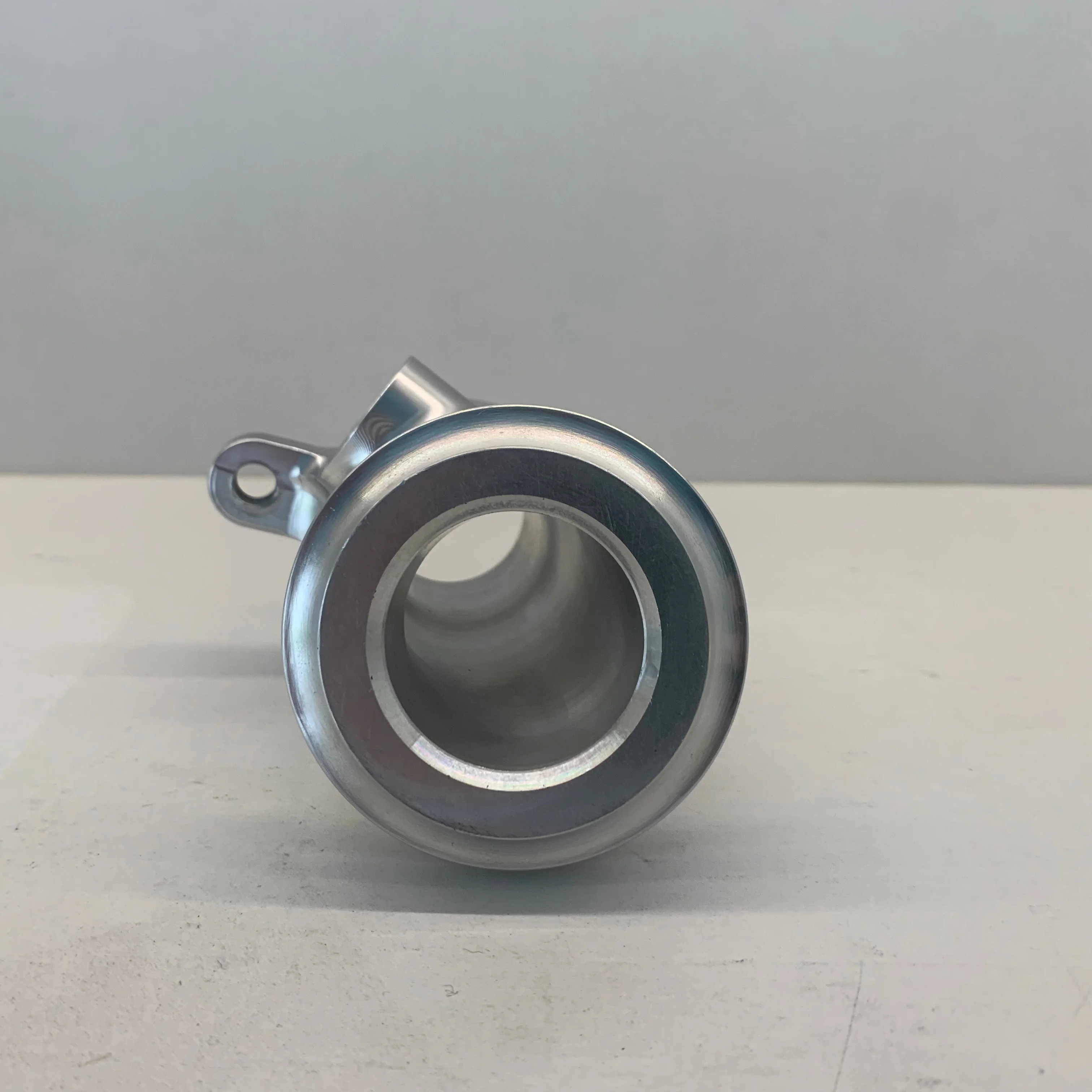 Алюминиевые автомобильные водяные трубки прецизионные детали из металла обработанные на станках с ЧПУ производство Фуцзянь OEM-бренд