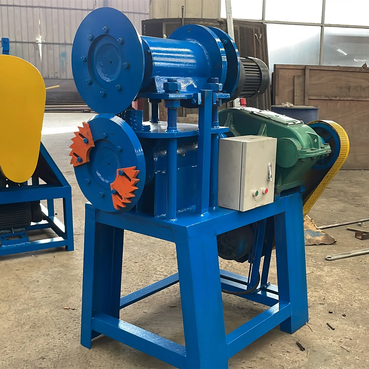 Fully automatic continuous waste plastic tyre pyrolysis to oil