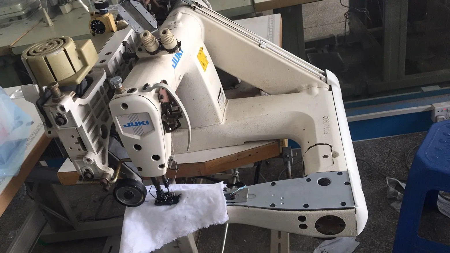 Secondhand Jukis 1190 Feed Off The Arm Double Chainstitch Sewing Machine Used