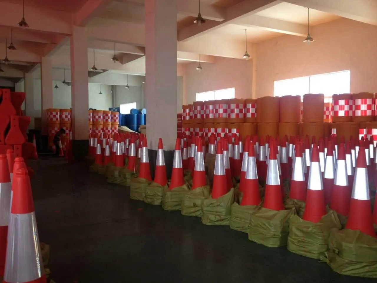 Singapore  Safety Construction Products 23 cm Sport Cone White Formwork Cones