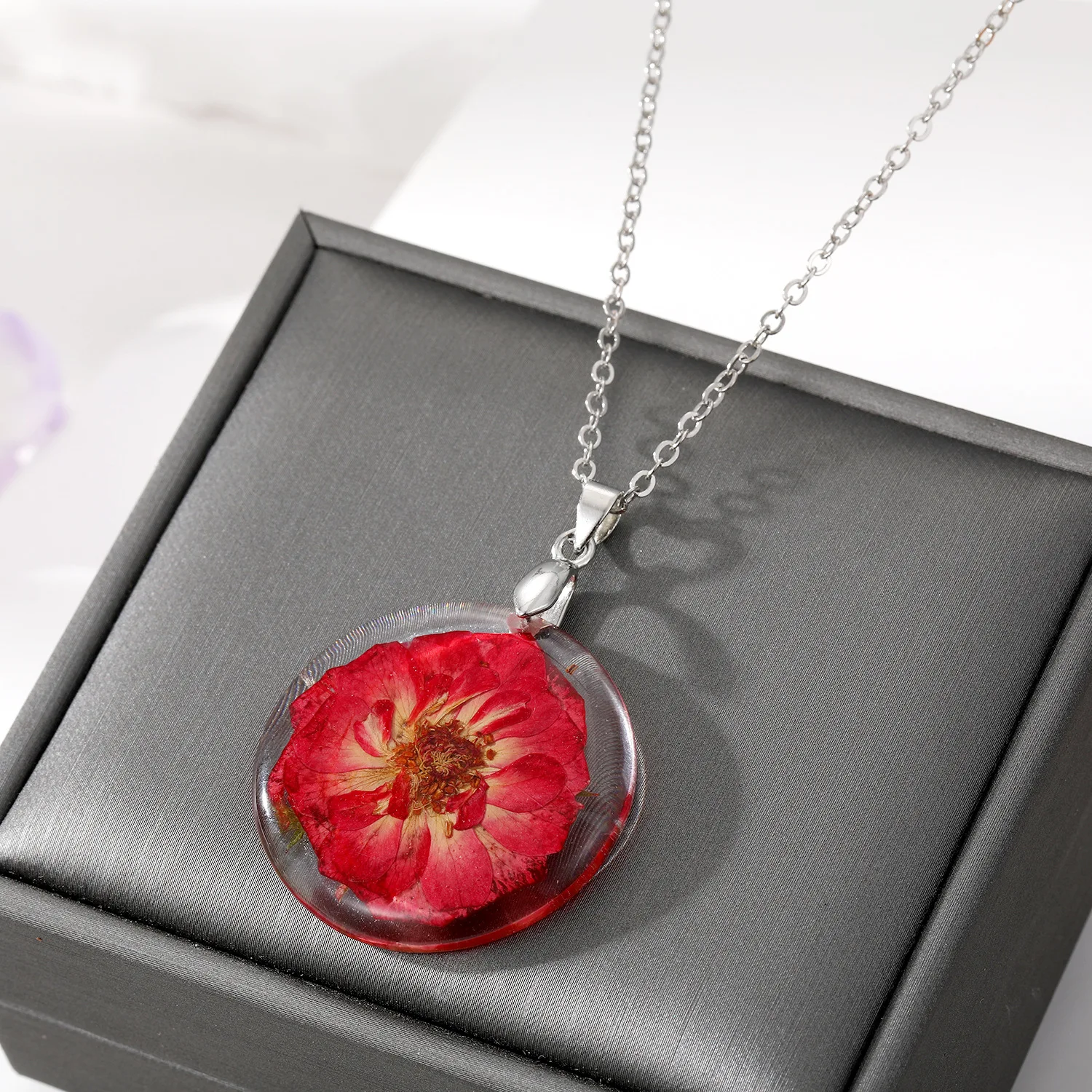 Brave Light New fresh pastoral style Daisy dried flower necklace Transparent epoxy flowers pendant sweater chain cross-border ho