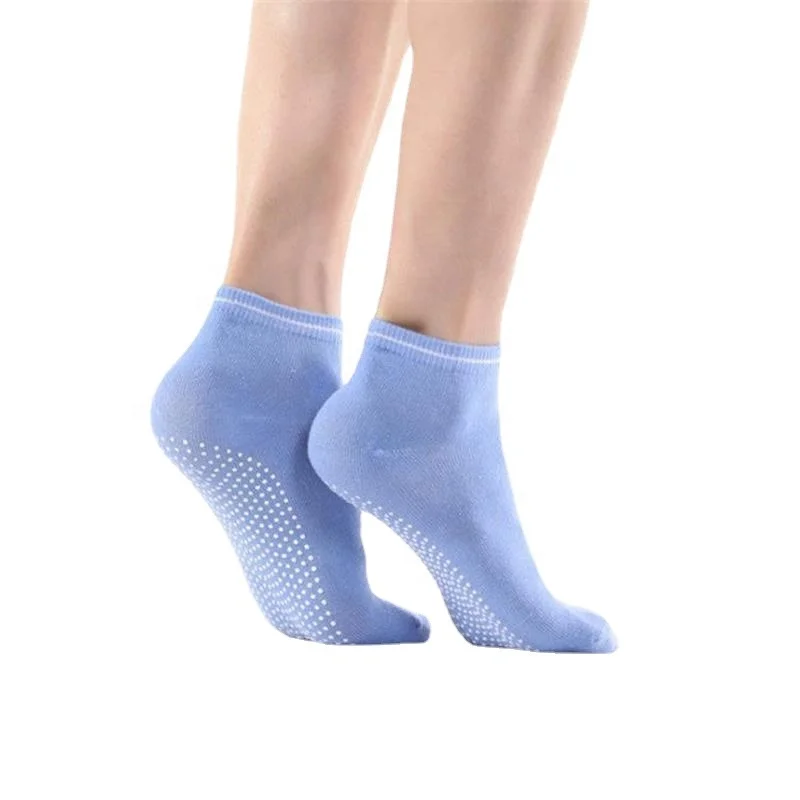 Wholesale Solid Color Non Slip Ankle Socks Grip Anti Slip Yoga Pilates Socks For Women
