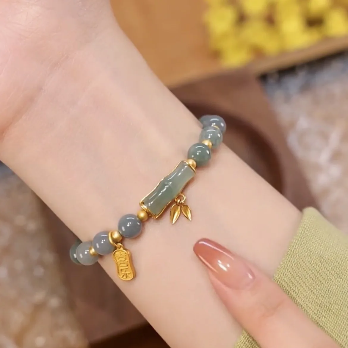 Женские браслеты из бисера