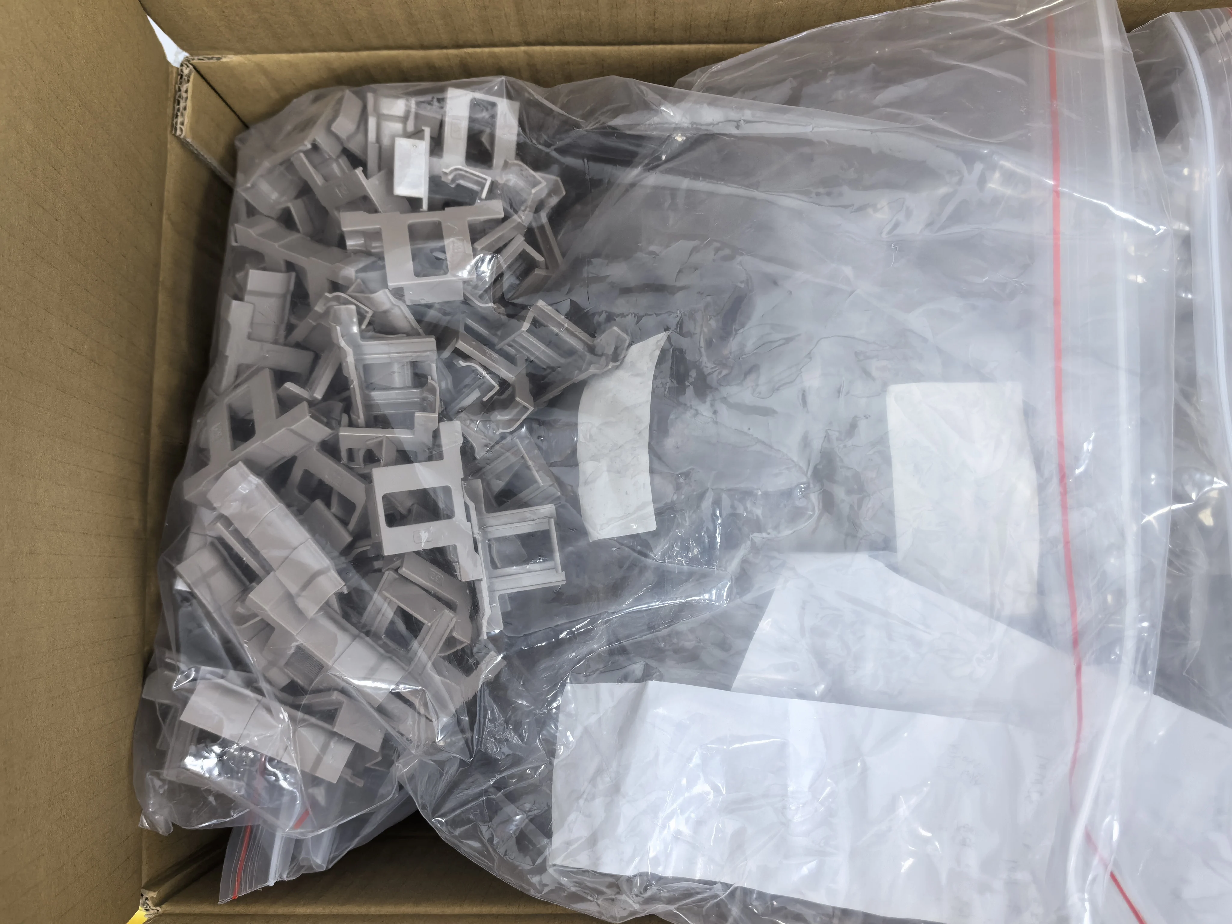 25mm 30mm 35mm 40mm Solar Energy Station accessories PV Module Cleaning solar drainage clips