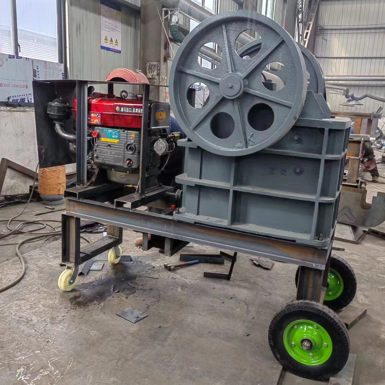 Small Portable Stone Crusher Rock Gold Mining Plant with Diesel Jaw Crusher Price for Sale