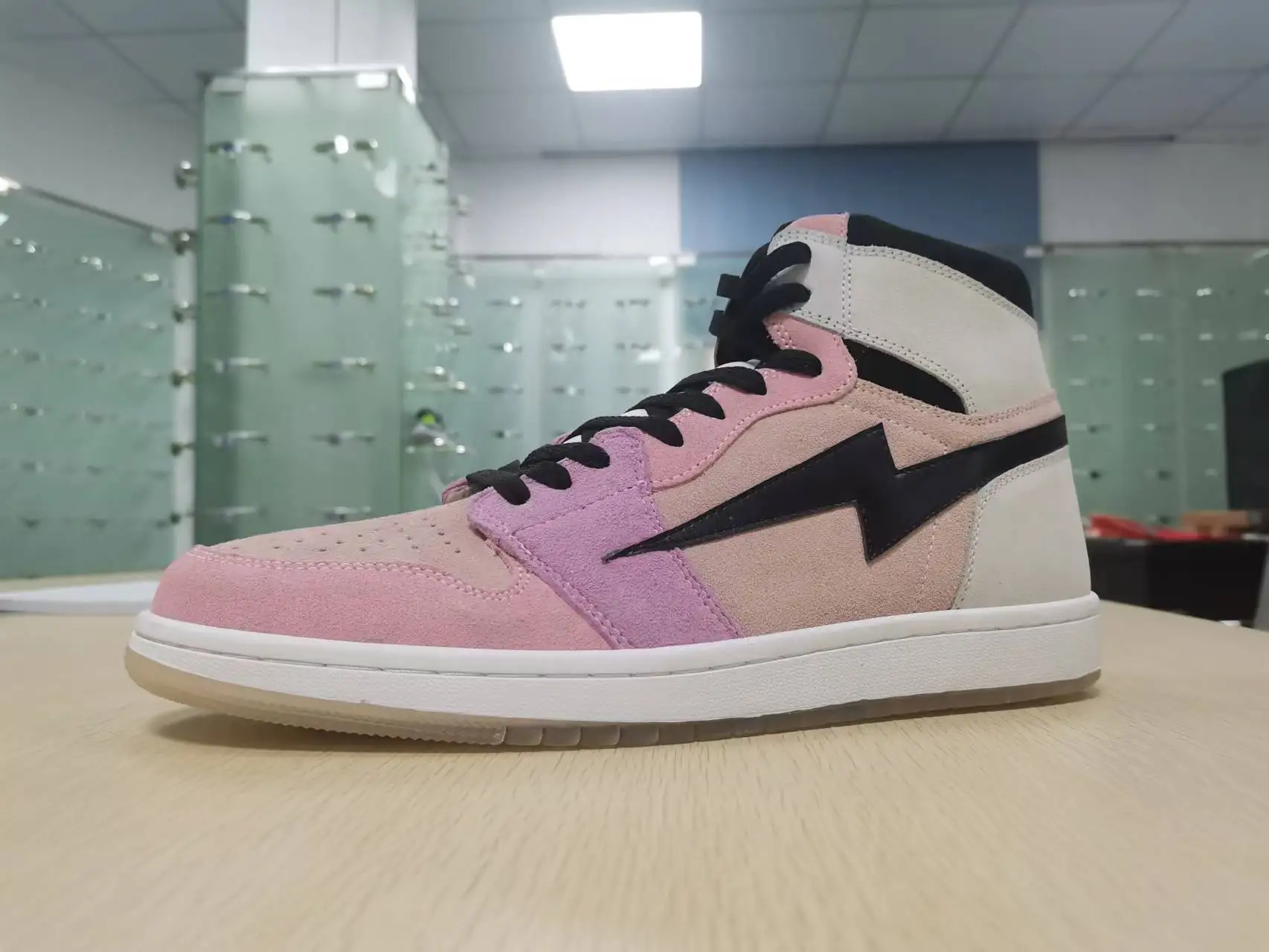 MOQ ONLY 1 PAIR SHOES,  STITCHED  WITH YOUR OWN LOGO, WELCOME ORDER