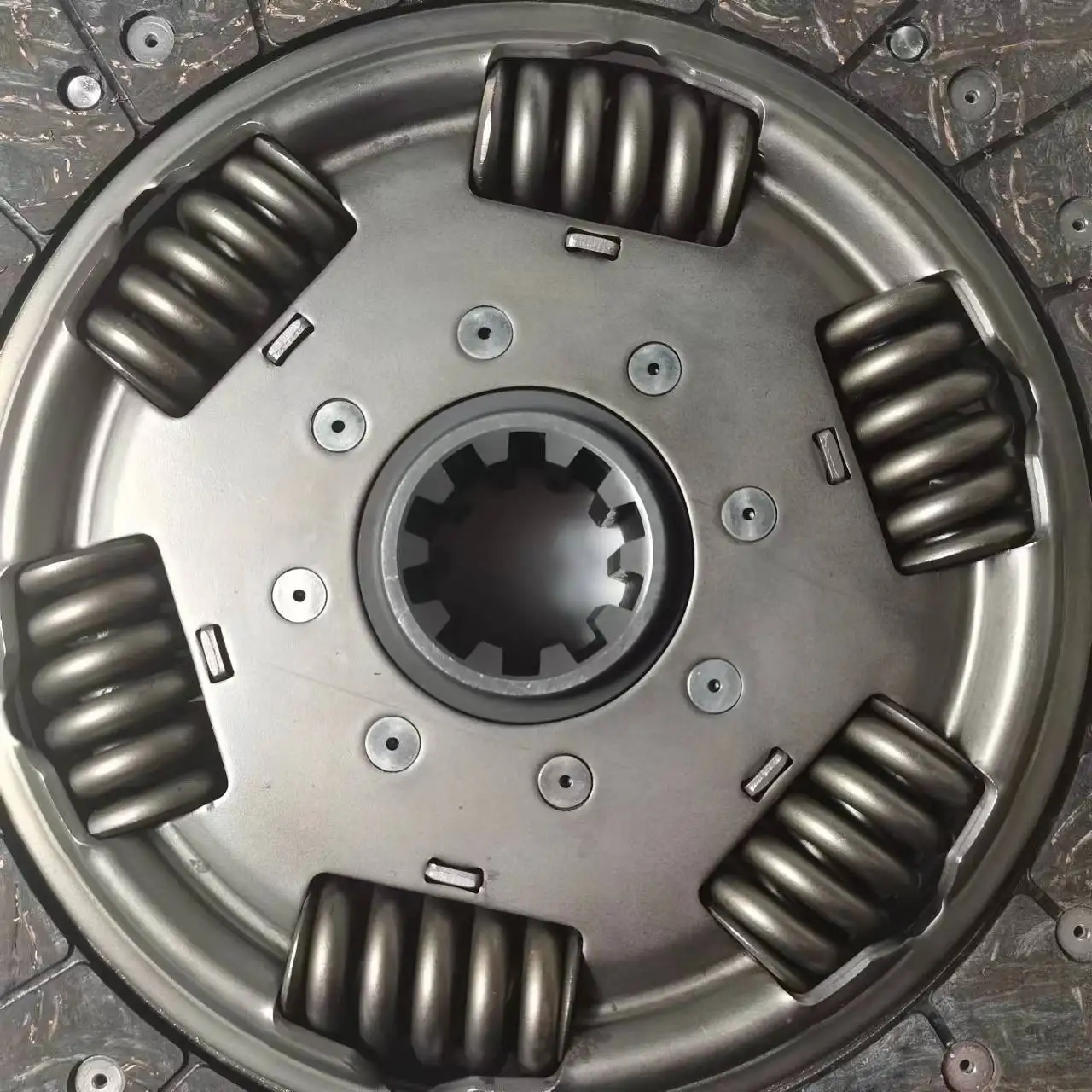 Auto Parts 3400122201 3400043032 3400043031 Clutch Kit 1878634026 1862530231 for Volvo Trucks Clutch Cover