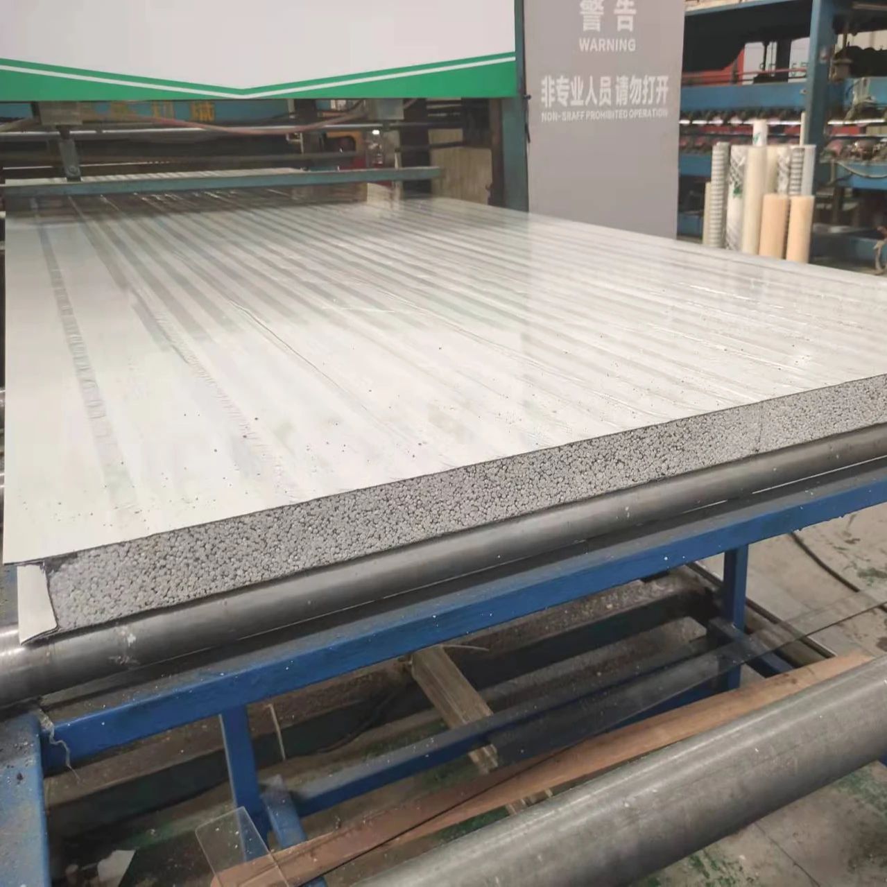 High Density Fireproof Calcium Silicate Foam Sandwich Panel Steel EPS Silicate Sandwich Panel For Sale