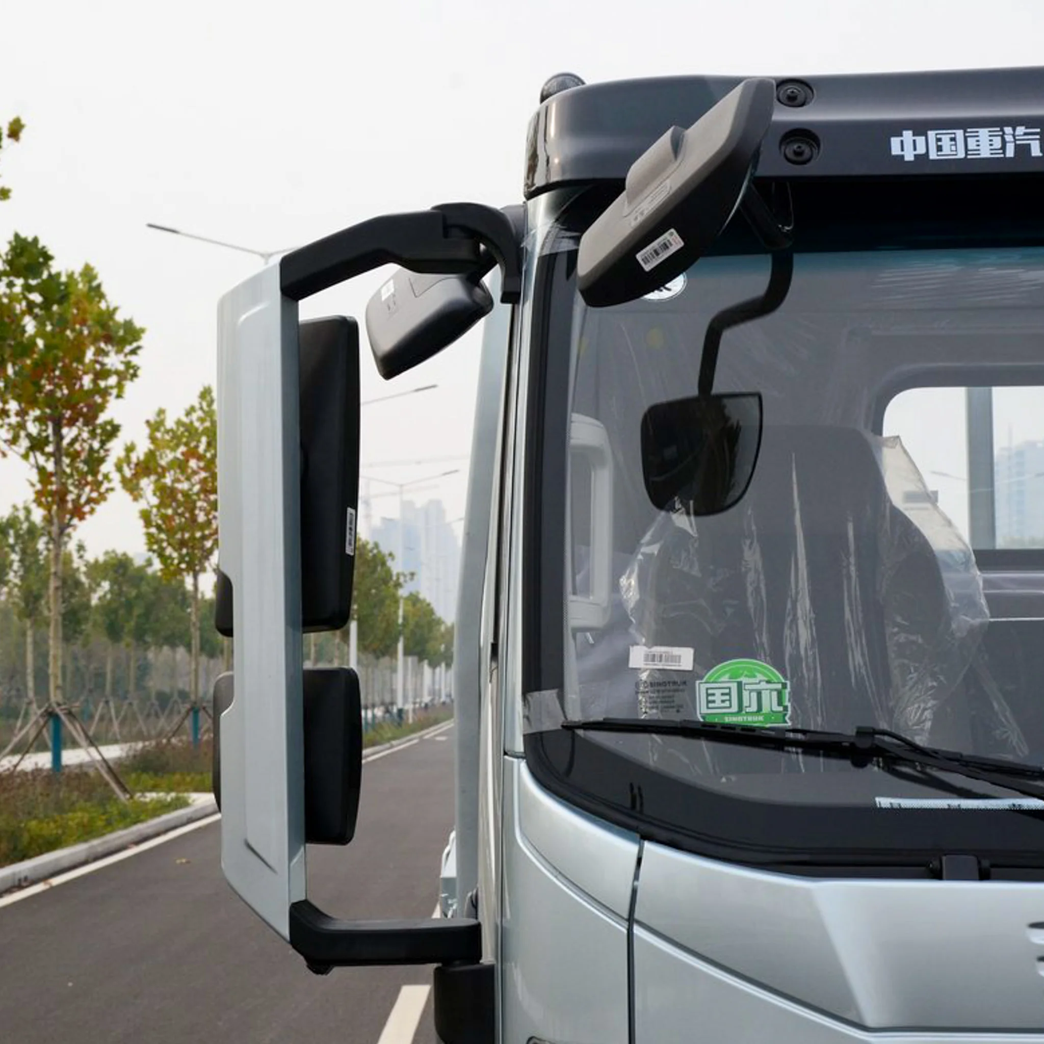 Sinotruk howo tongshuai 160 horsepower 3.85-meter automatic gear half-rail light truck is sold cheaply