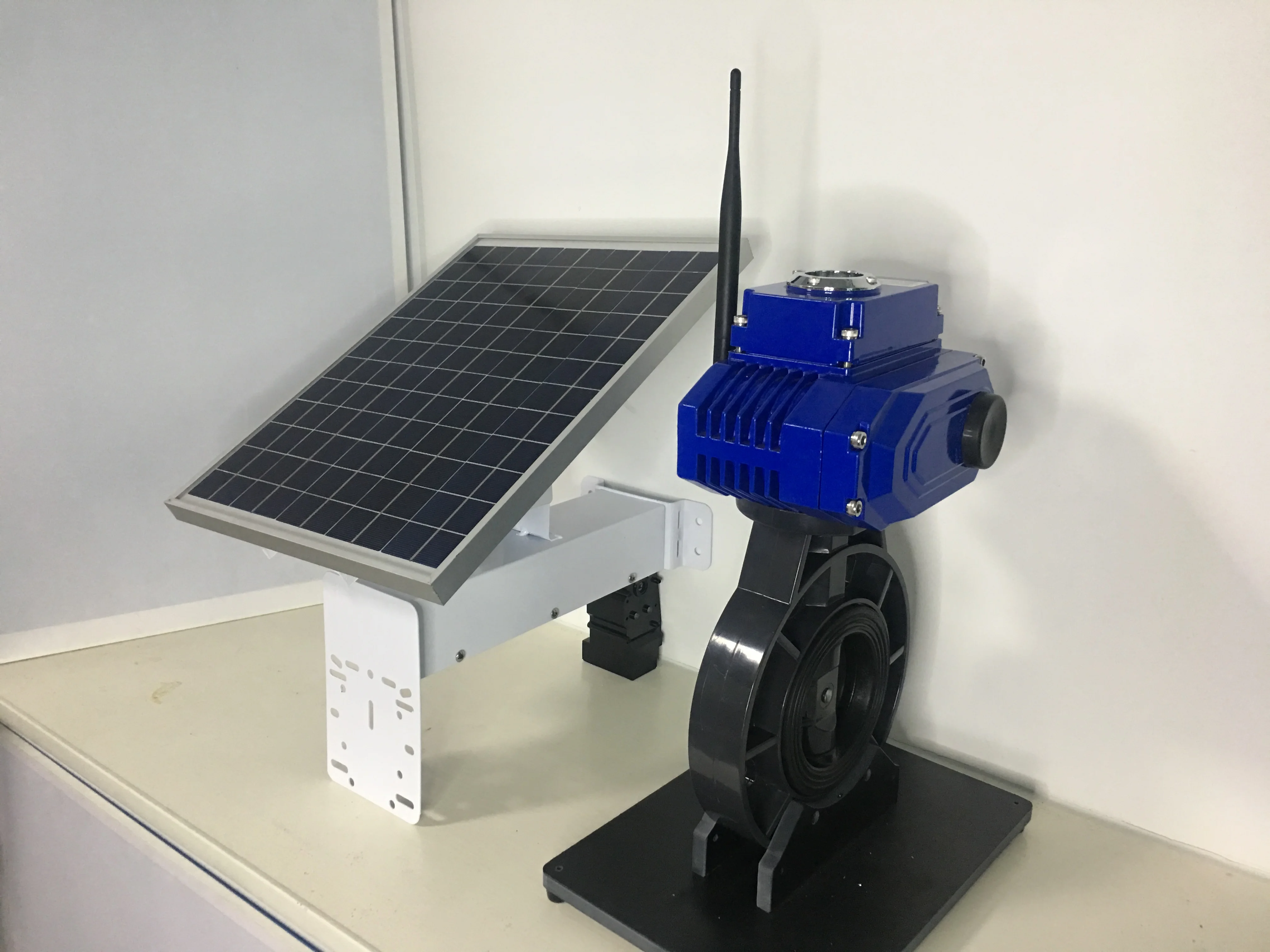 Mobile remote control solar power DN100 electric ball valve butterfly valve actuator automatic irrigation valve