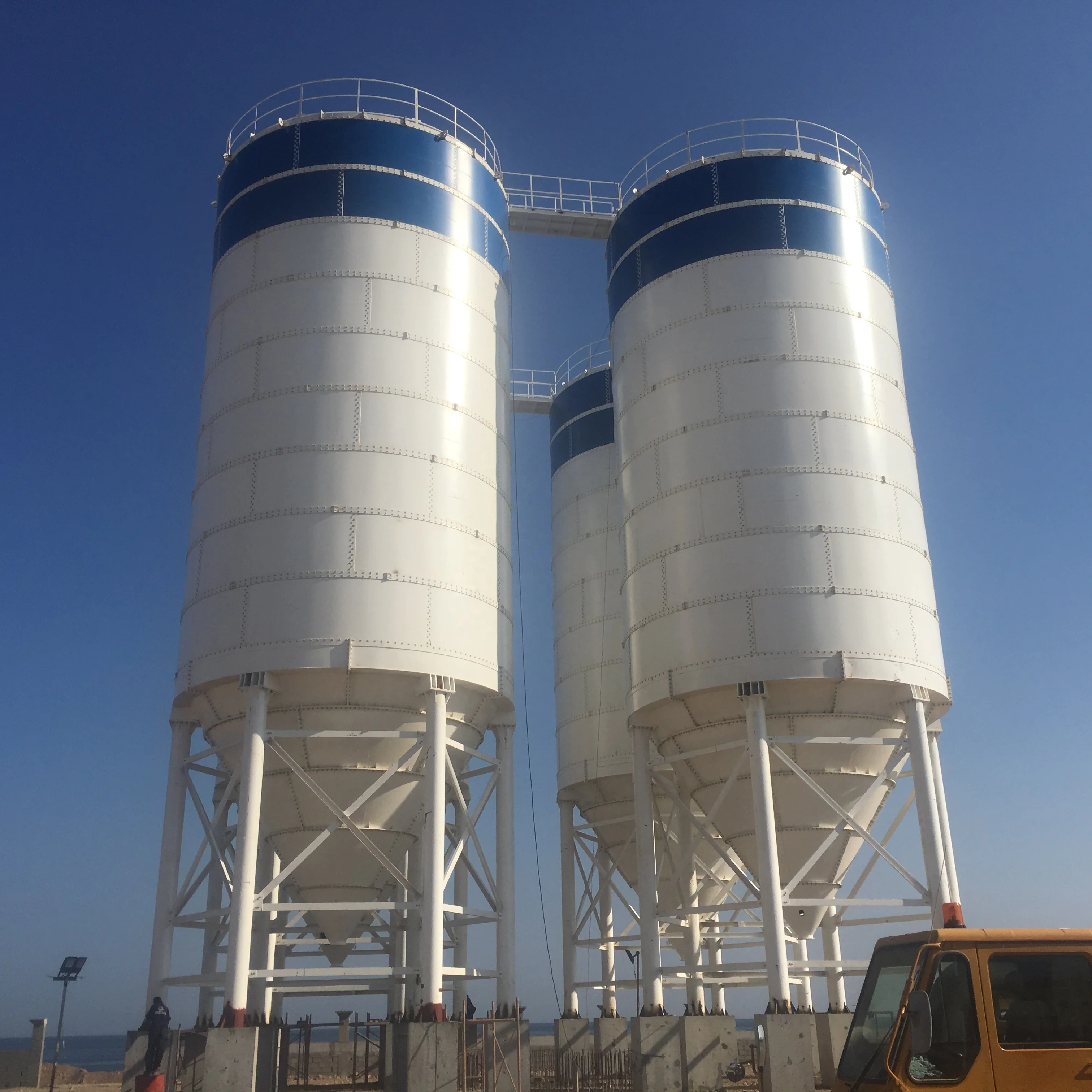 Известковый силос для деревянного корабля и хранения песка