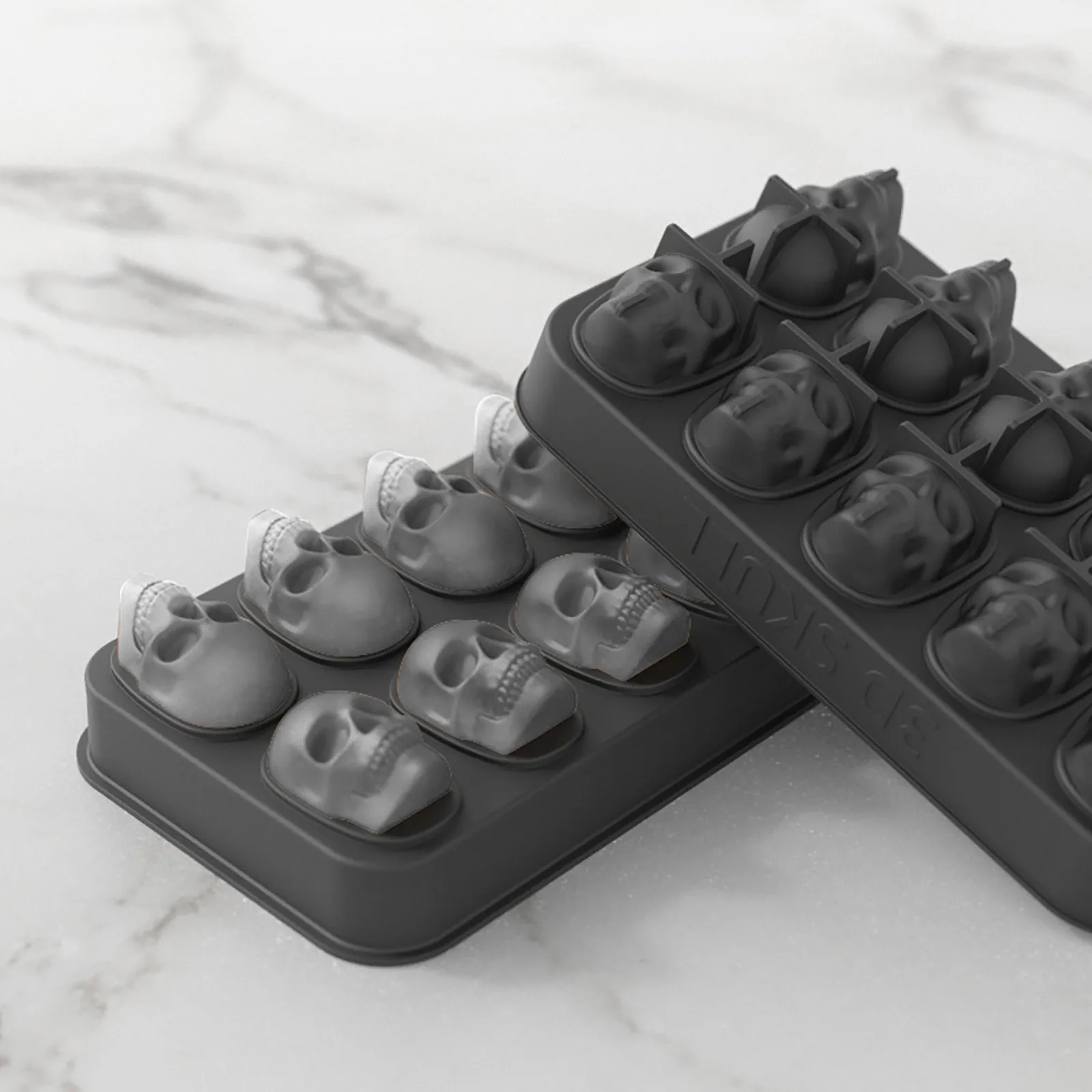 Wholesale Resin Silicon Mold Ice Cube Trays Silicone with Lids Ice Cube Molds for Whiskey Storage Cocktail